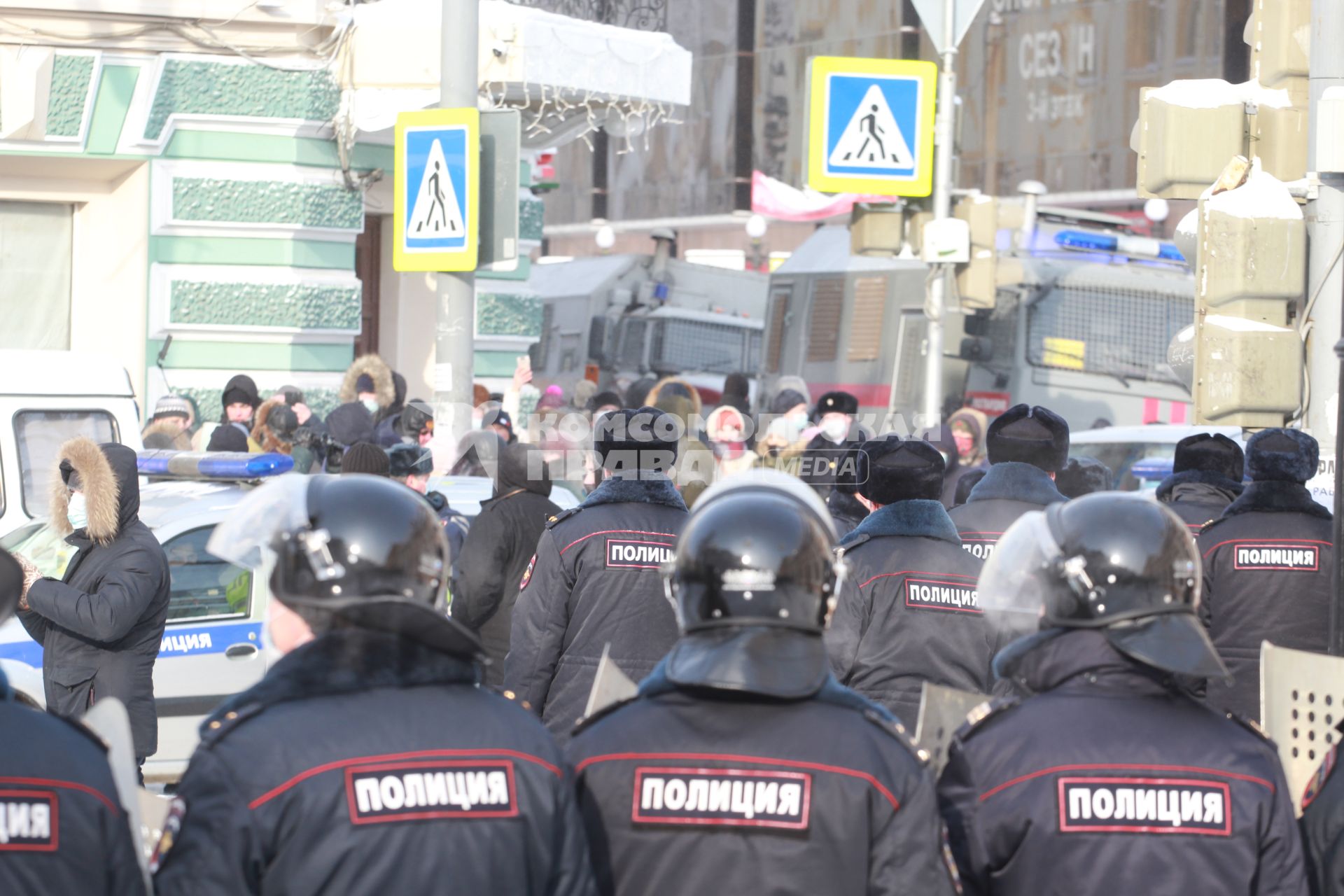 Иркутск. Сотрудники правоохранительных органов и участники несанкционированной акции в поддержку оппозиционера Алексея Навального.