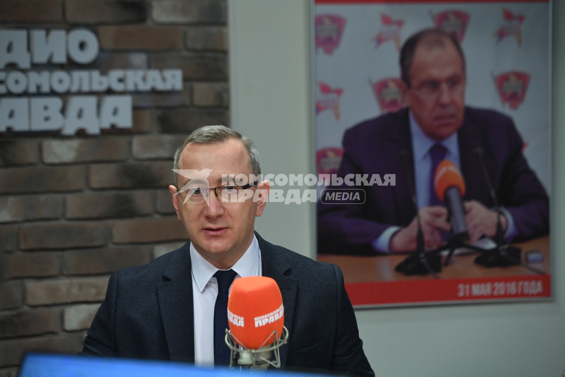 Москва.  Губернатор Калужской области Владислав Шапша на радиостанции `Комсомольская правда`.