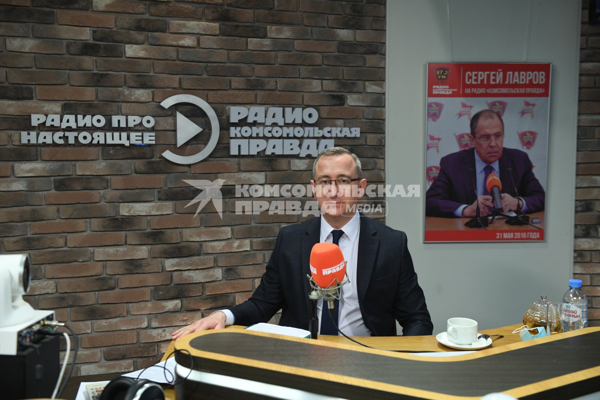 Москва.  Губернатор Калужской области Владислав Шапша на радиостанции `Комсомольская правда`.