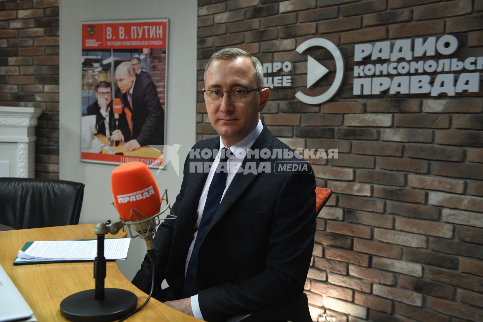 Москва.  Губернатор Калужской области Владислав Шапша на радиостанции `Комсомольская правда`.