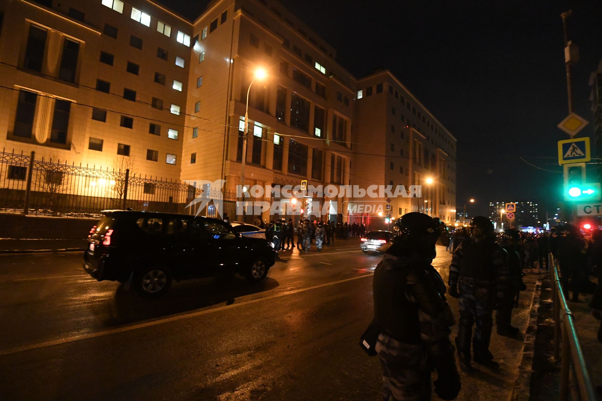 Москва. Сотрудники правоохранительных органов у здания Мосгорсуда,  где рассматривается требование ФСИН о замене условного срока Алексея Навального на реальный.