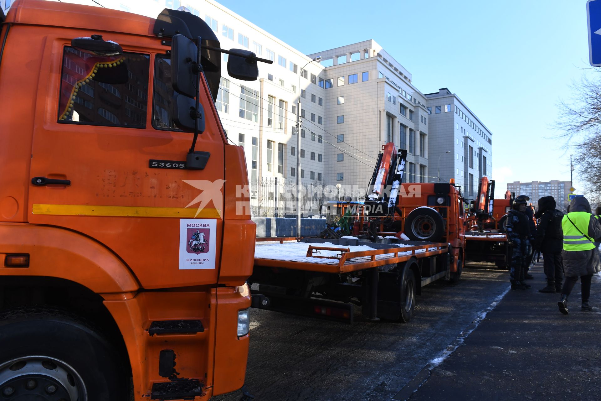 Москва. Сотрудники правоохранительных органов у здания Мосгорсуда, где  будет рассматриваться требование ФСИН о замене условного срока Алексея Навального на реальный.