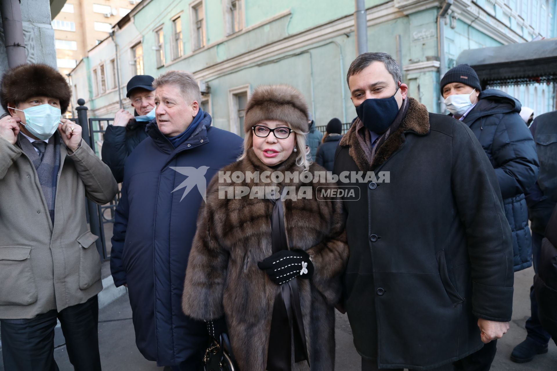 3-я Тверская-Ямская улица, дом 48. Открытие мемориальной доски в честь экс-мэра столицы Юрия Михайловича Лужкова. 2020. На снимке: депутат Александр Хинштейн (справа)