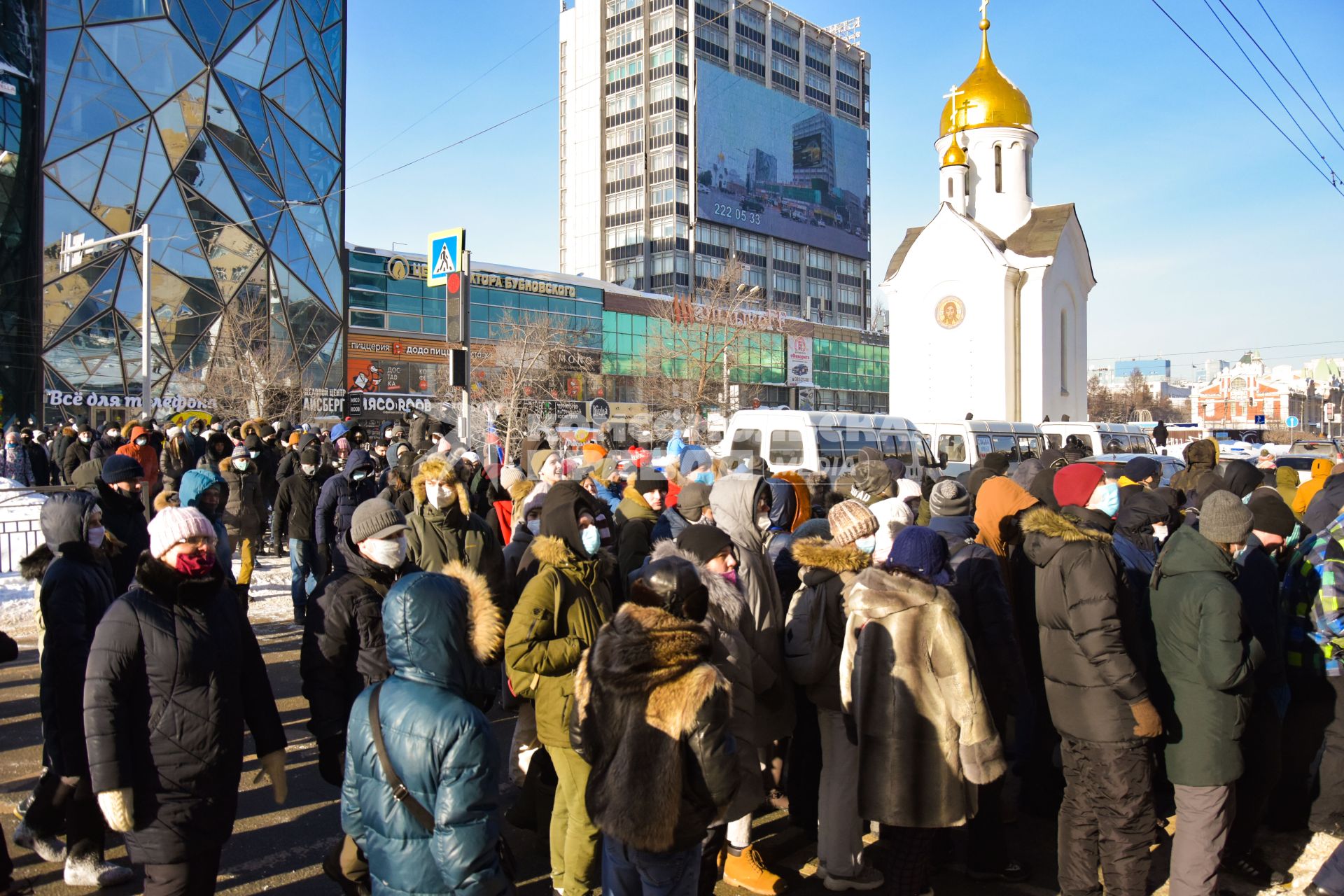 Новосибирск.  Участники несанкционированной акции в поддержку Алексея Навального на Красном проспекте.