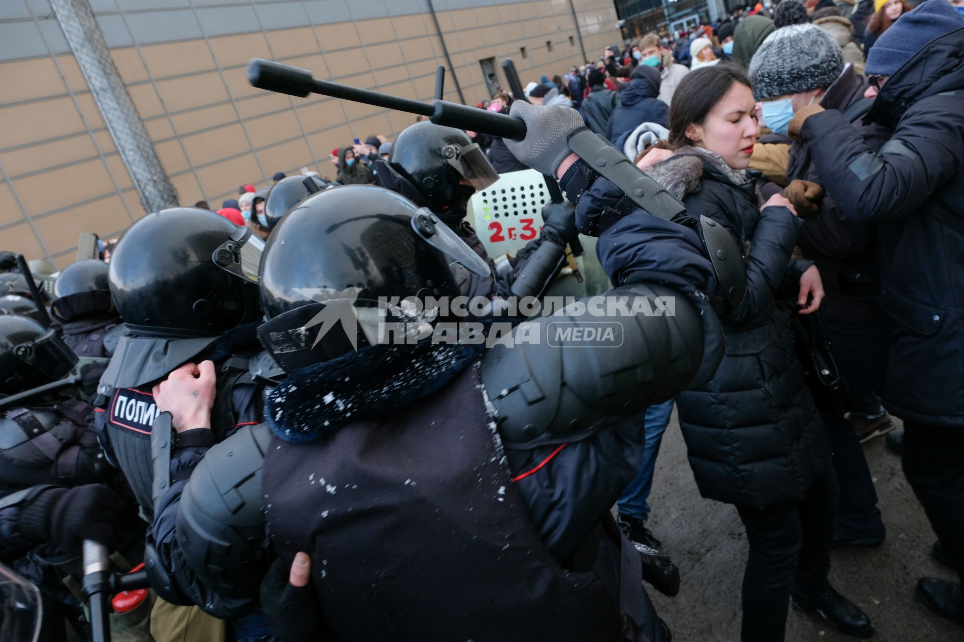 Санкт-Петербург.  Сотрудники правоохранительных органов во время несанкционированной акции в поддержку Алексея Навального.