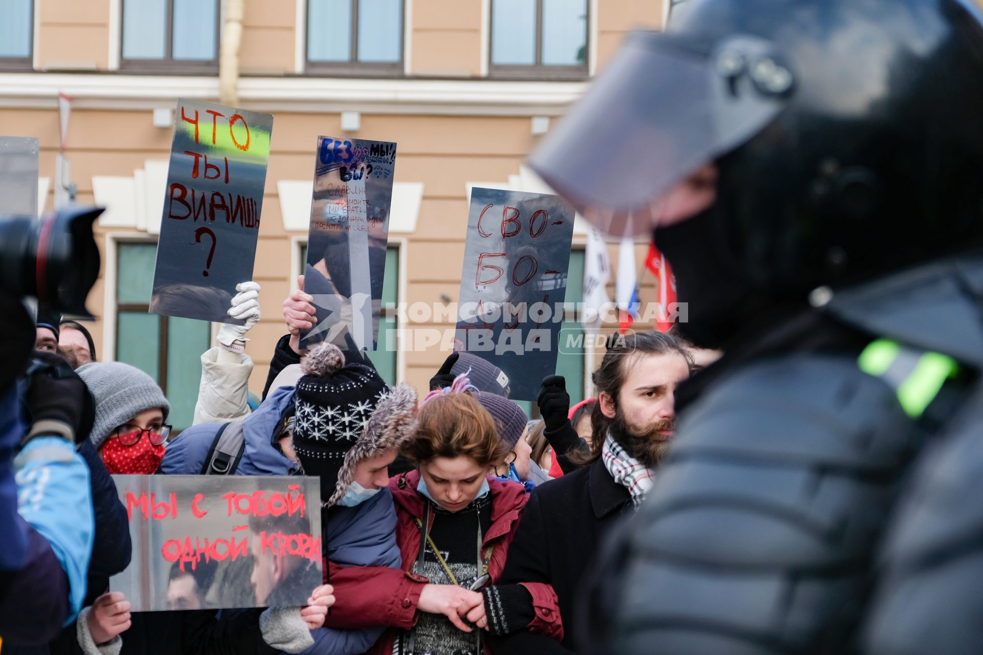 Санкт-Петербург. Митингующие во время несанкционированной акции в поддержку Алексея Навального.