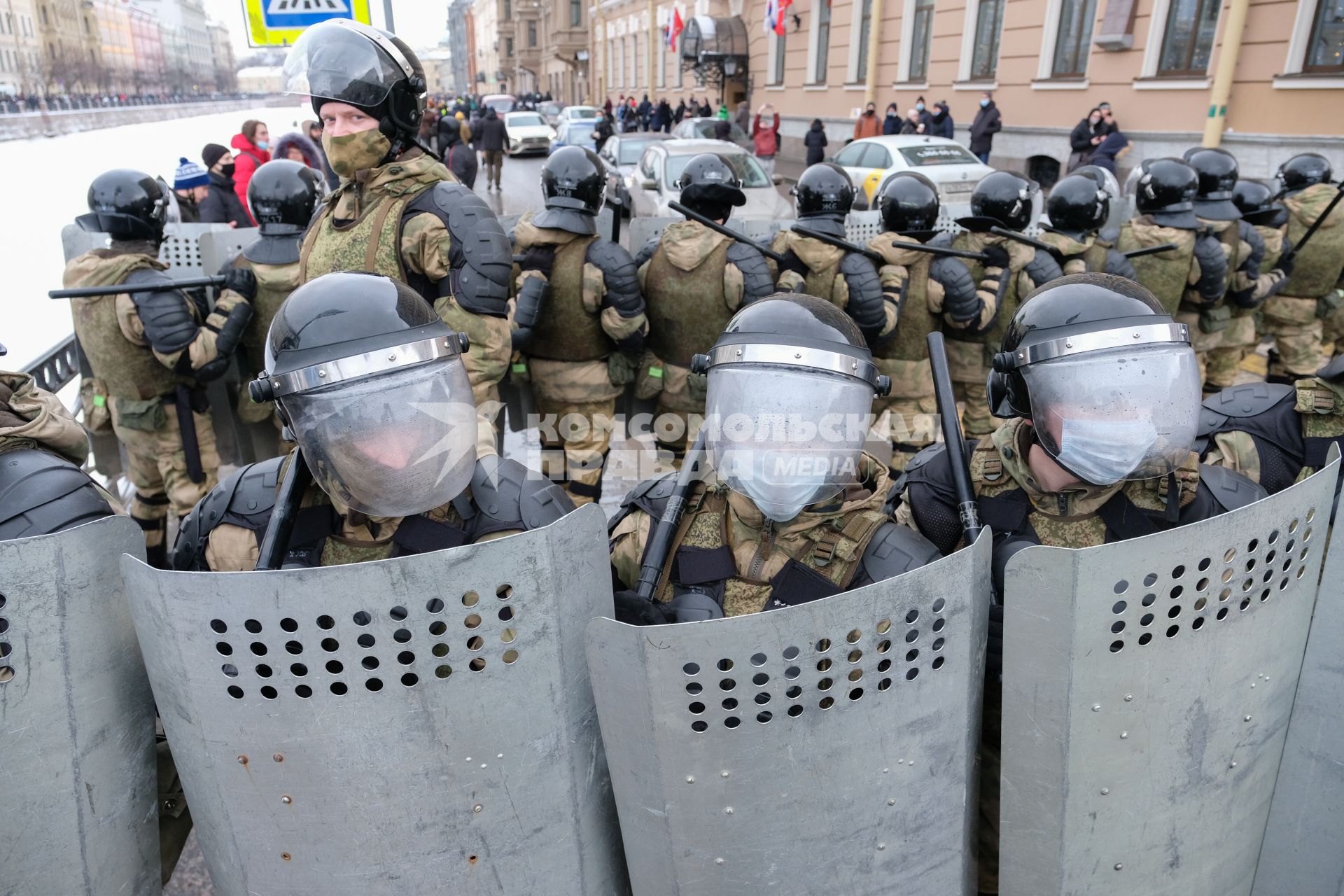 Санкт-Петербург.  Сотрудники правоохранительных органов во время несанкционированной акции в поддержку Алексея Навального.