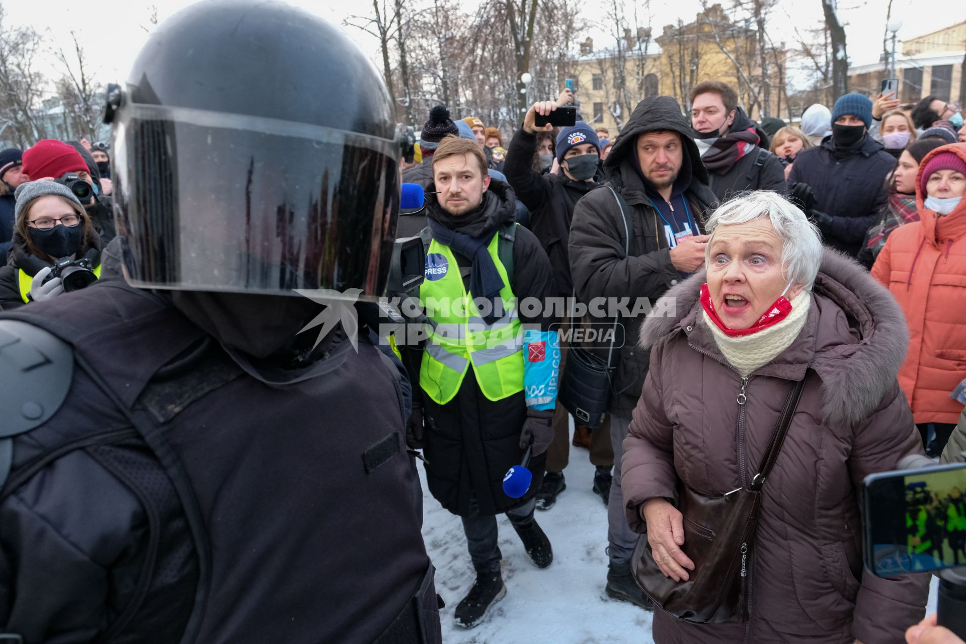 Санкт-Петербург. Митингующие во время несанкционированной акции в поддержку Алексея Навального.