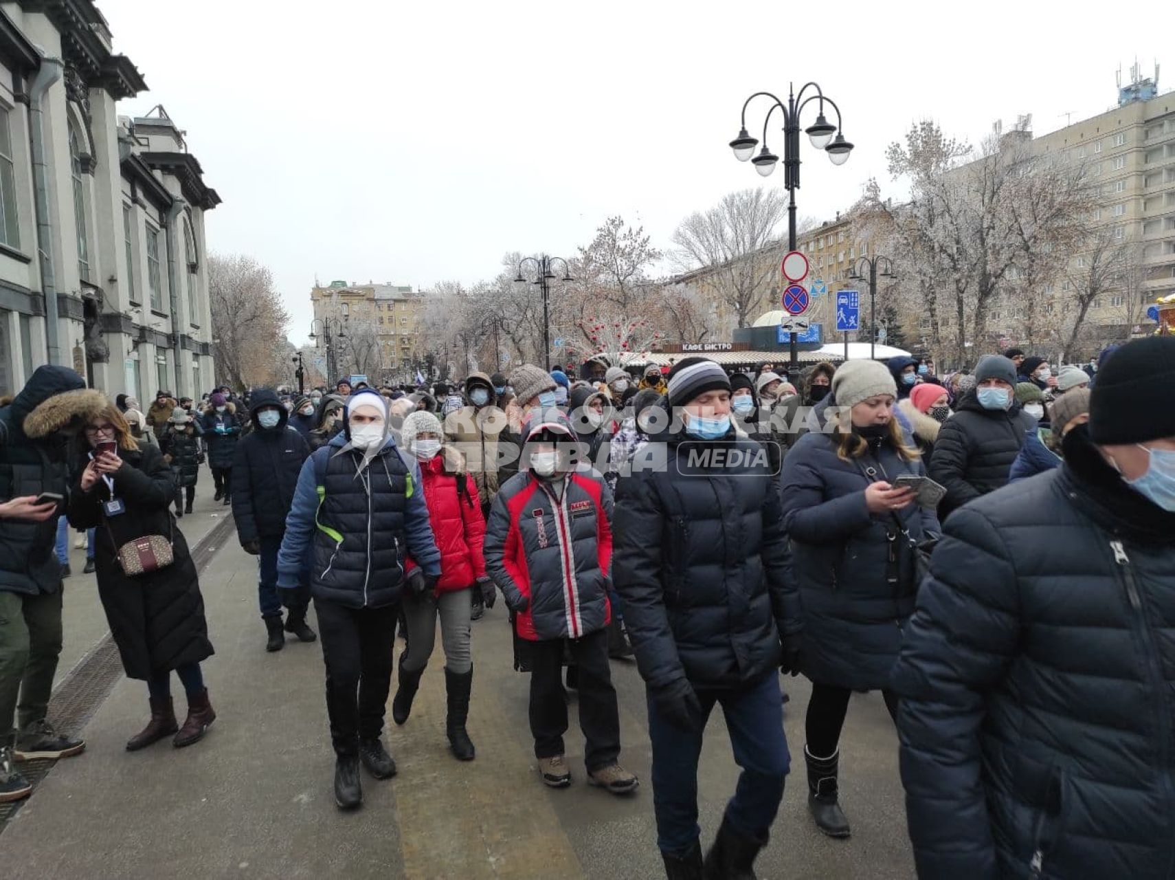 Саратов.  Участники несанкционированной акции в поддержку Алексея Навального.