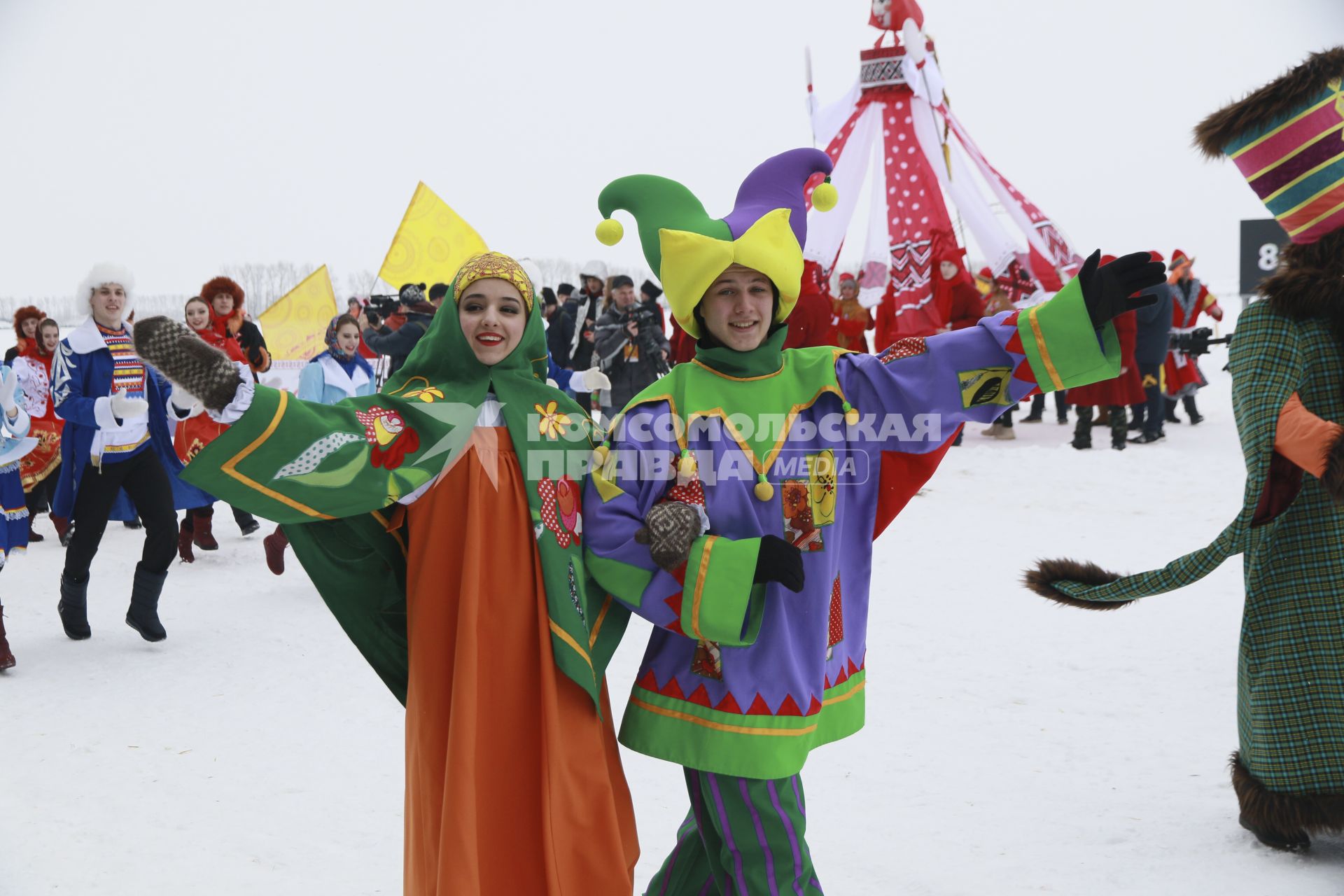 Барнаул. Праздничные гуляния во время фестиваля `Сибирсквая масленица`.