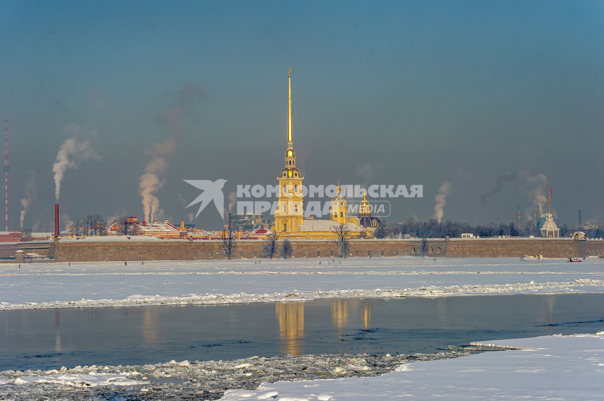 Санкт-Петербург. Вид на Петропавловскую крепость.