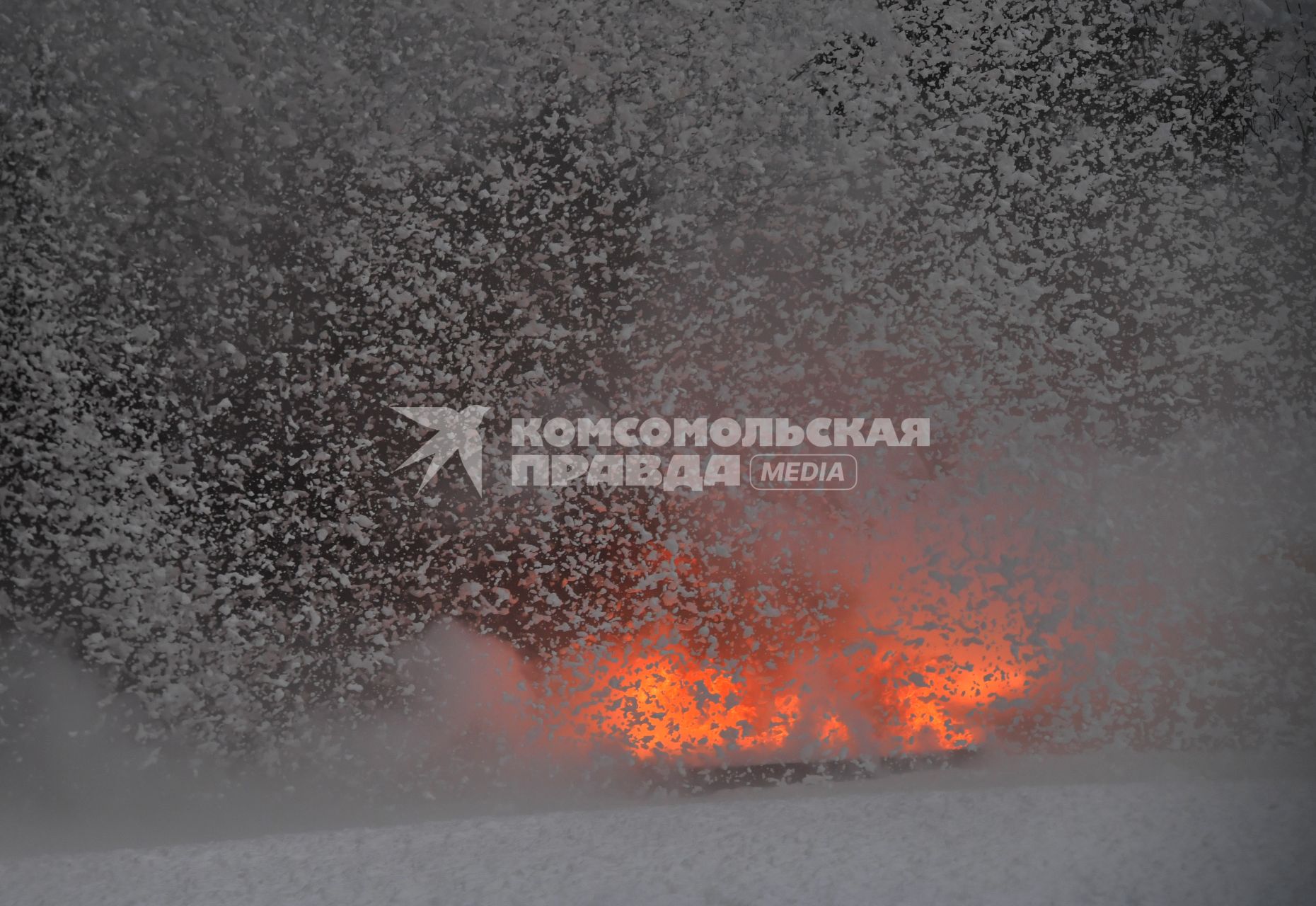 Москва.  Во время демонстрационного показа  образцов пожарно-спасательной техники на полигоне  ВНИИПО МЧС РФ.