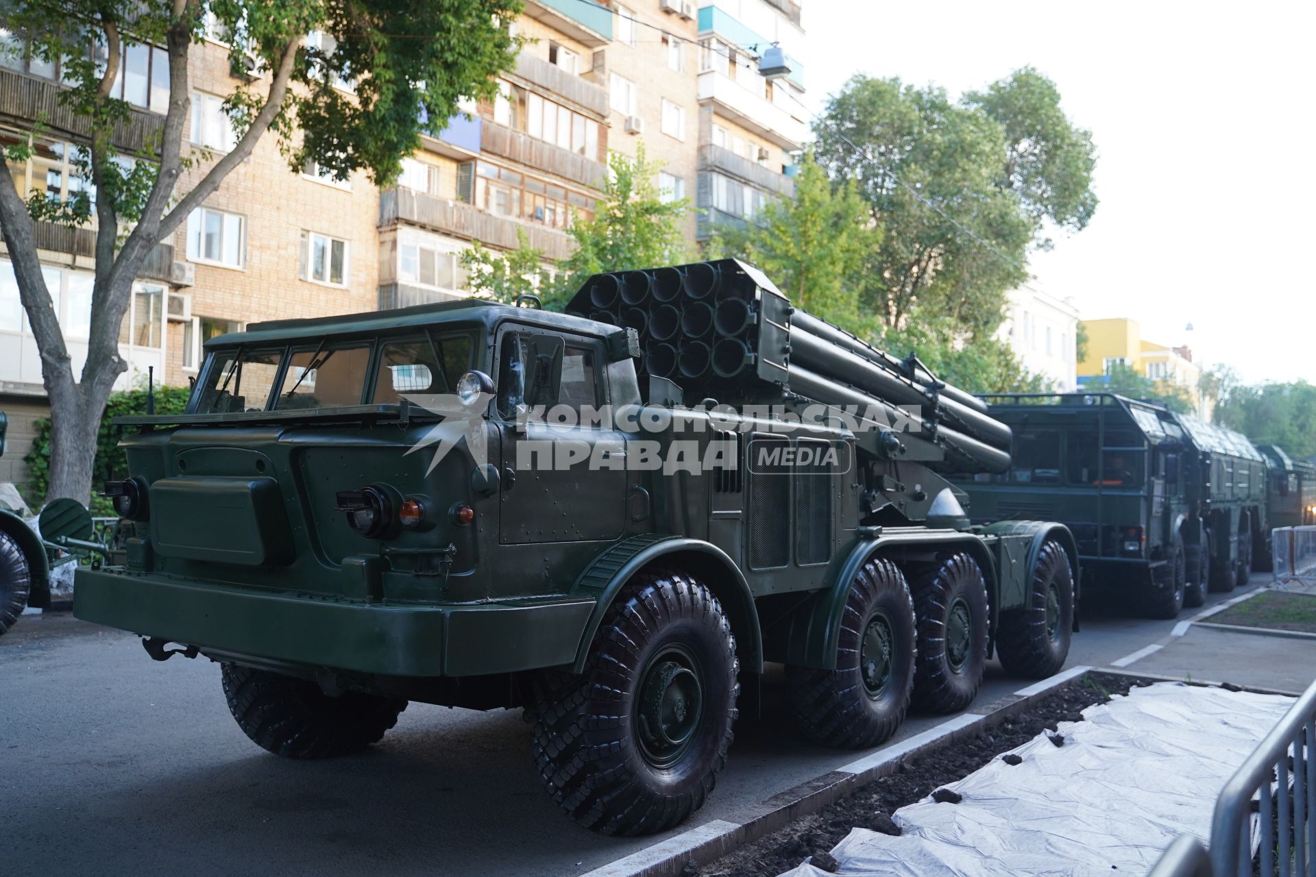 Самара. Военная техника на улицах города во время репетиции Парада Победы.