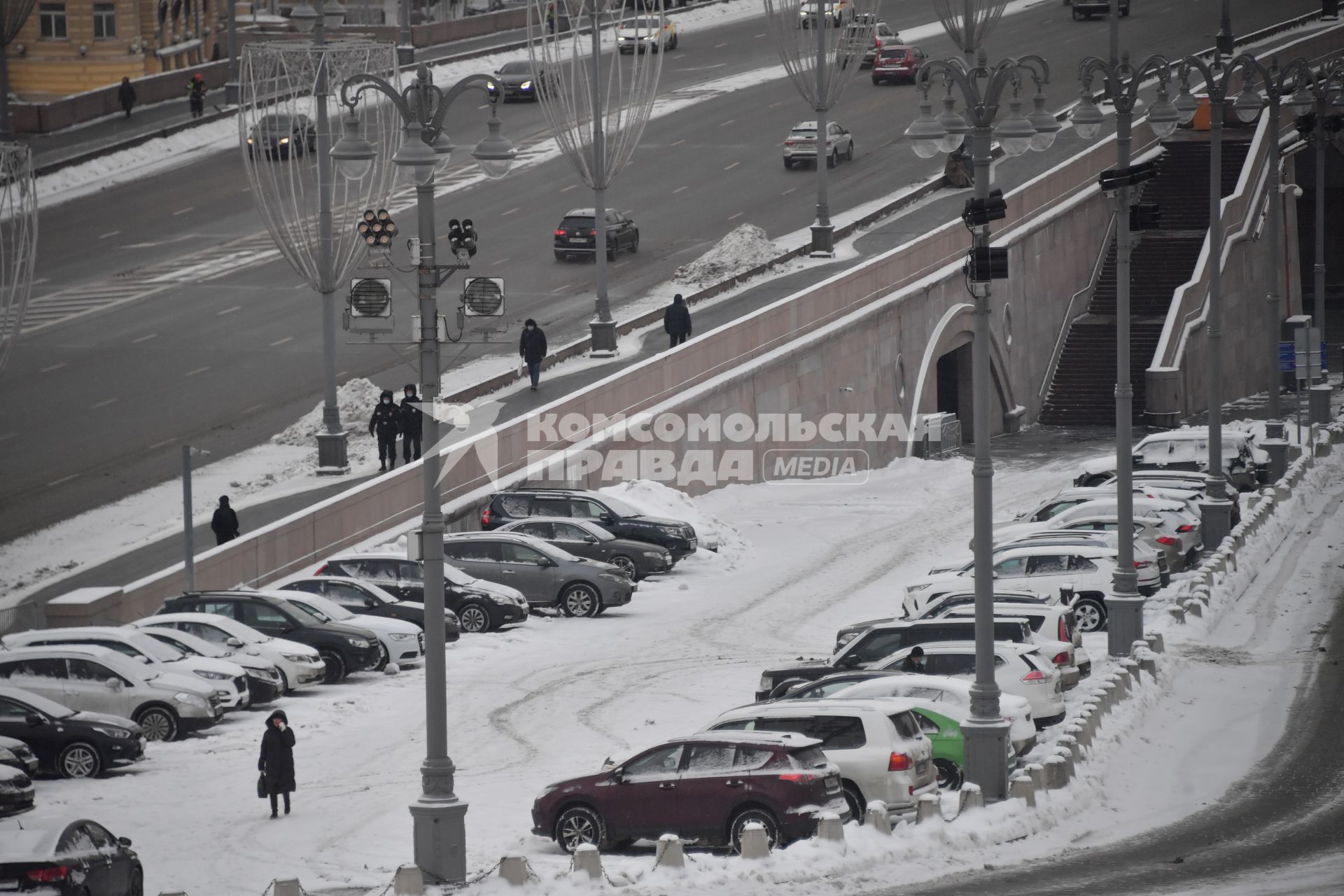 Москва. Вид на Большой Москворецкий мост со стороны храма Василия Блаженного.