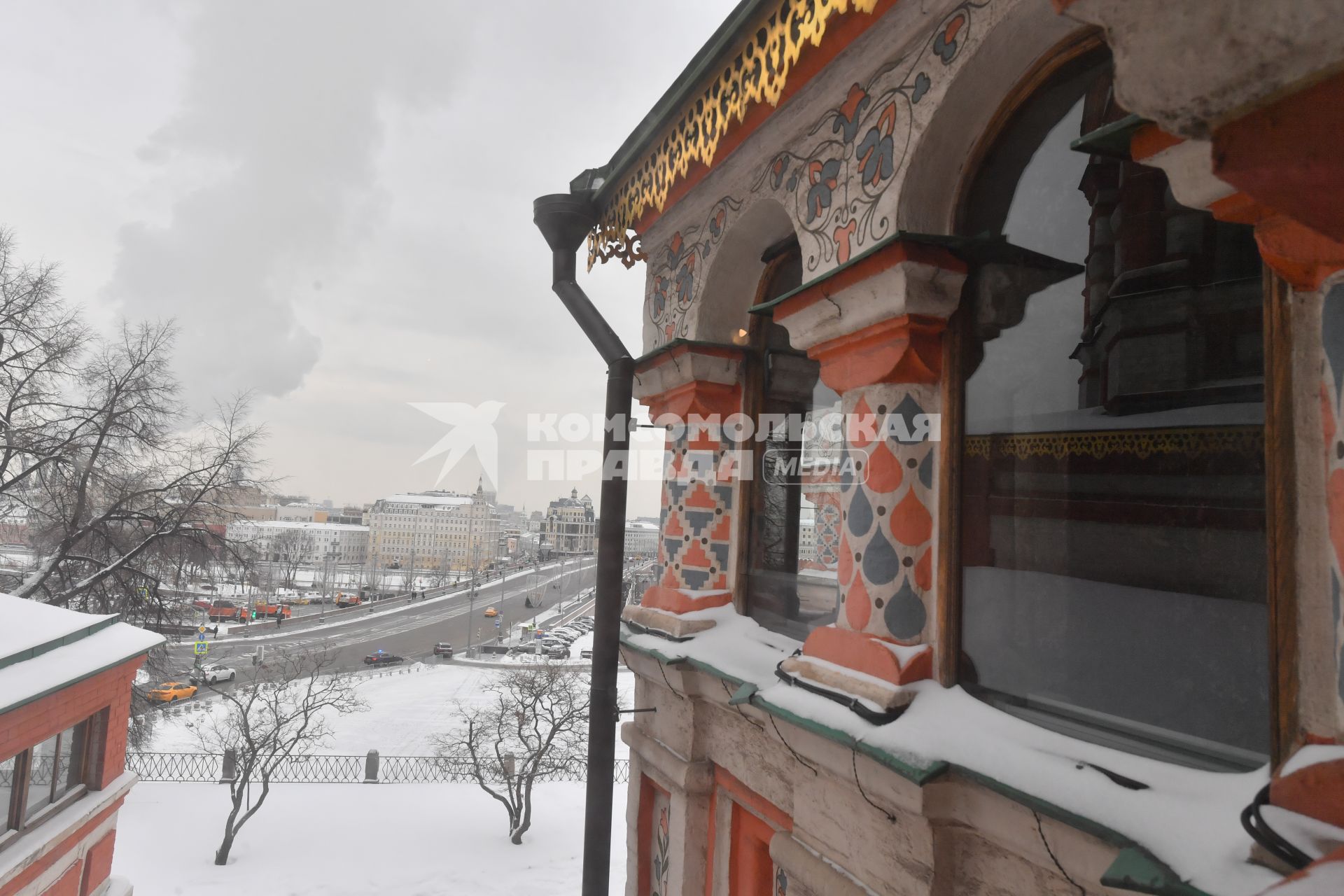 Москва.  Вид на парк Зарядье со стороны Храма Василия Блаженного.