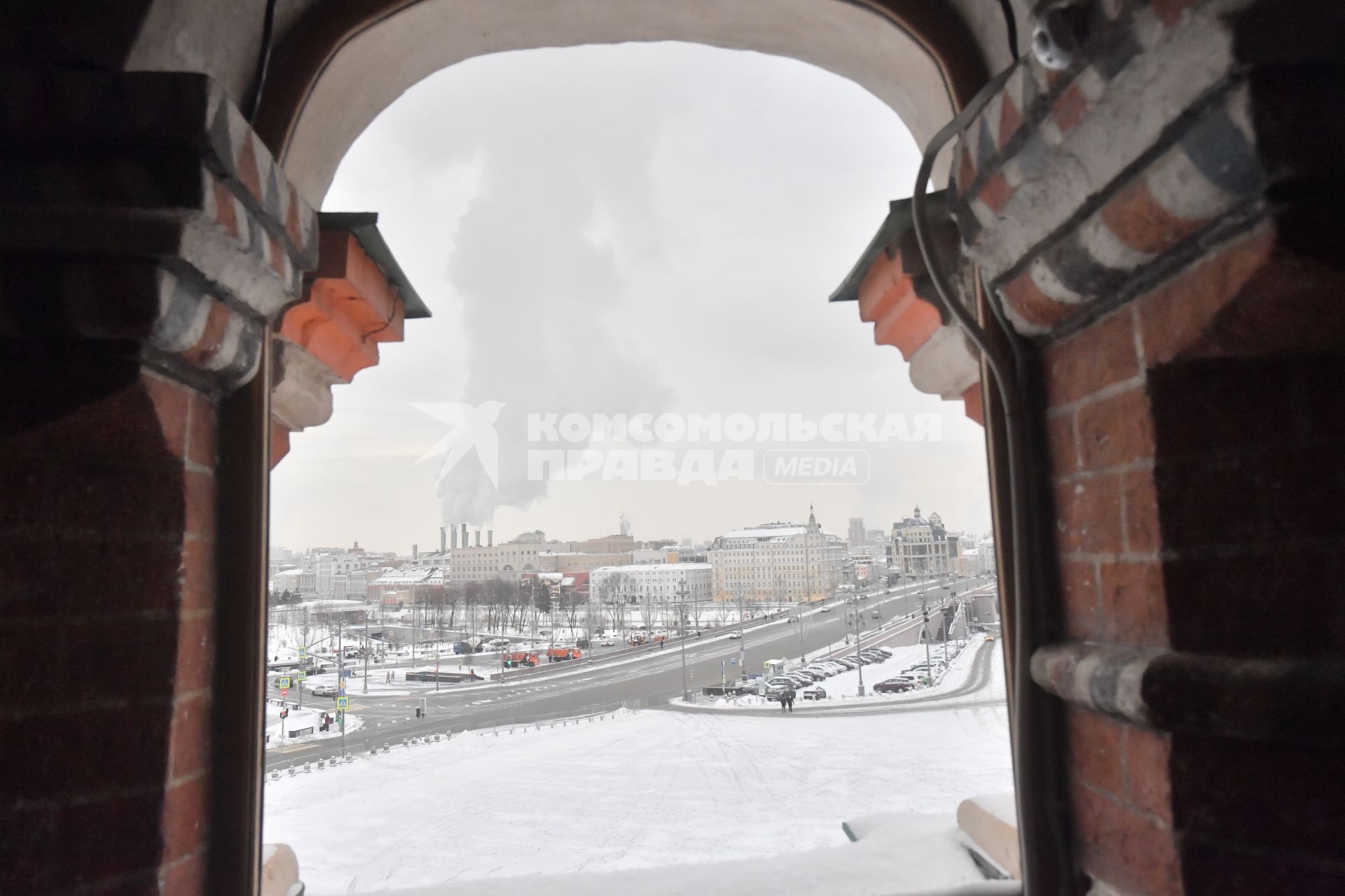 Москва. Вид на Большой Москворецкий мост со стороны храма Василия Блаженного.