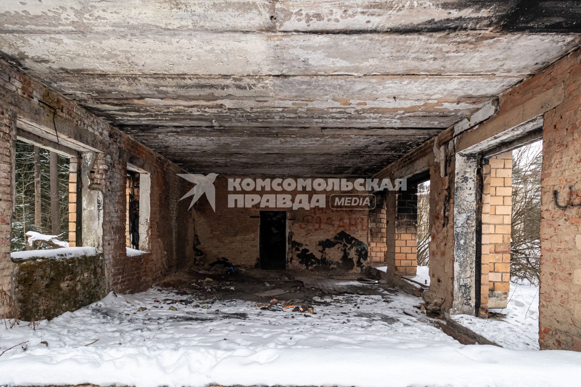 Московская область, Кубинка.  На территории бывшего  пансионата `Голубое озеро`.
