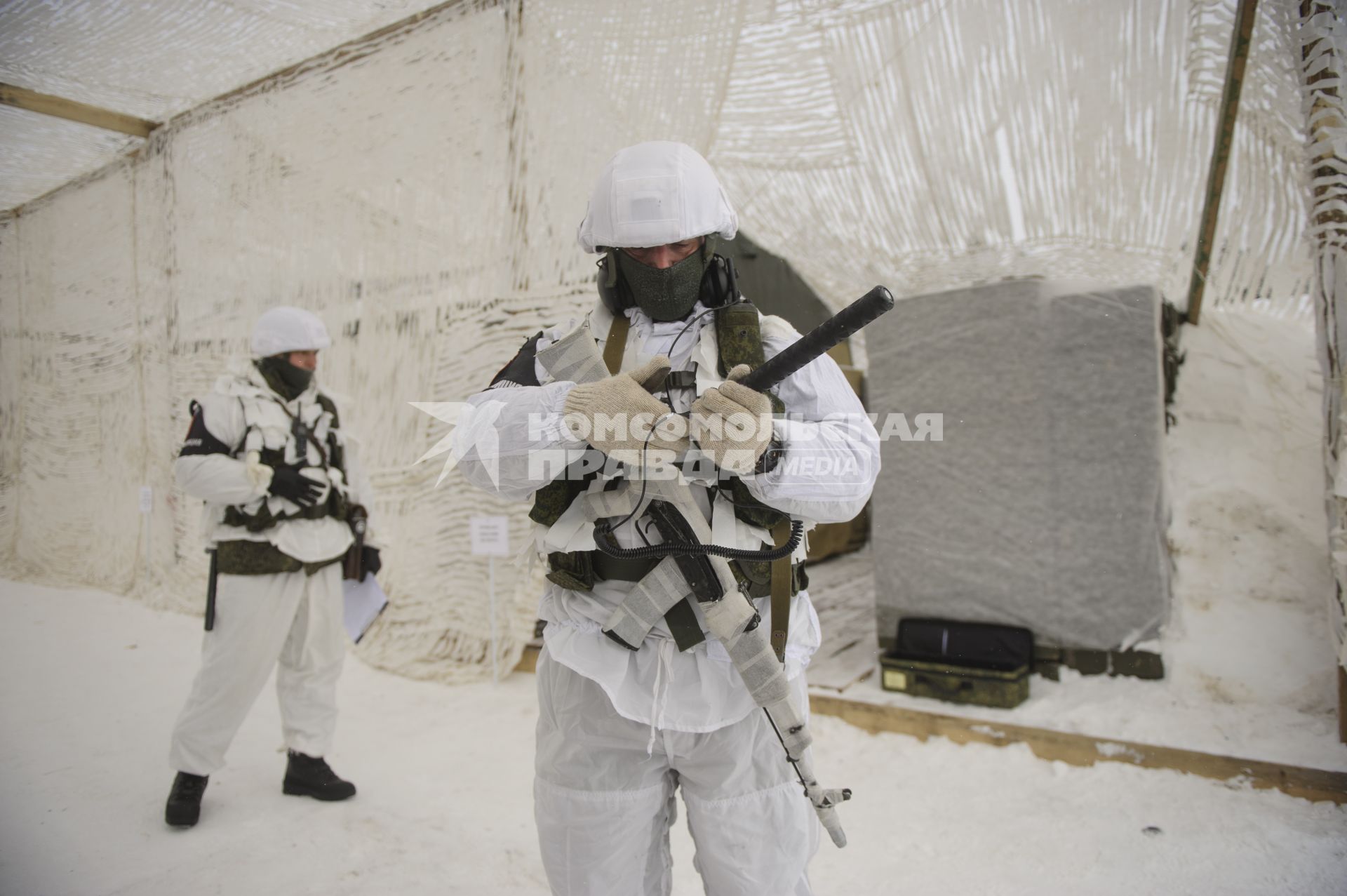 Екатеринбург. Свердловский танковый полигон. Военнослужащие военной полиции во время тактико-специальных учений по отражению нападения боевиков на блокпост, в рамках конкурса международных армейских игр Арми-2021 \'Страж порядка\'