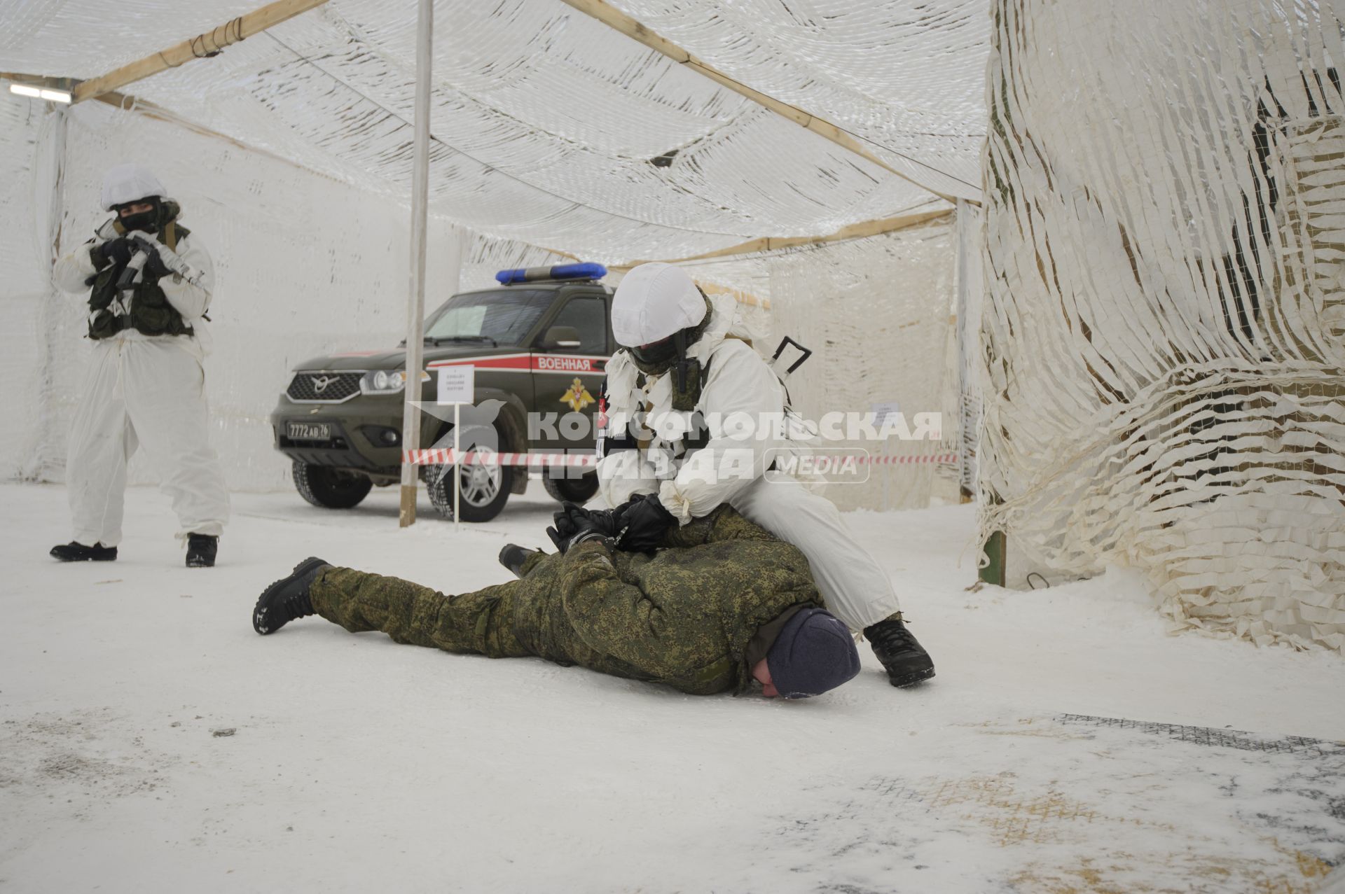 Екатеринбург. Свердловский танковый полигон. Военнослужащие военной полиции во время тактико-специальных учений по отражению нападения боевиков на блокпост, в рамках конкурса международных армейских игр Арми-2021 \'Страж порядка\'