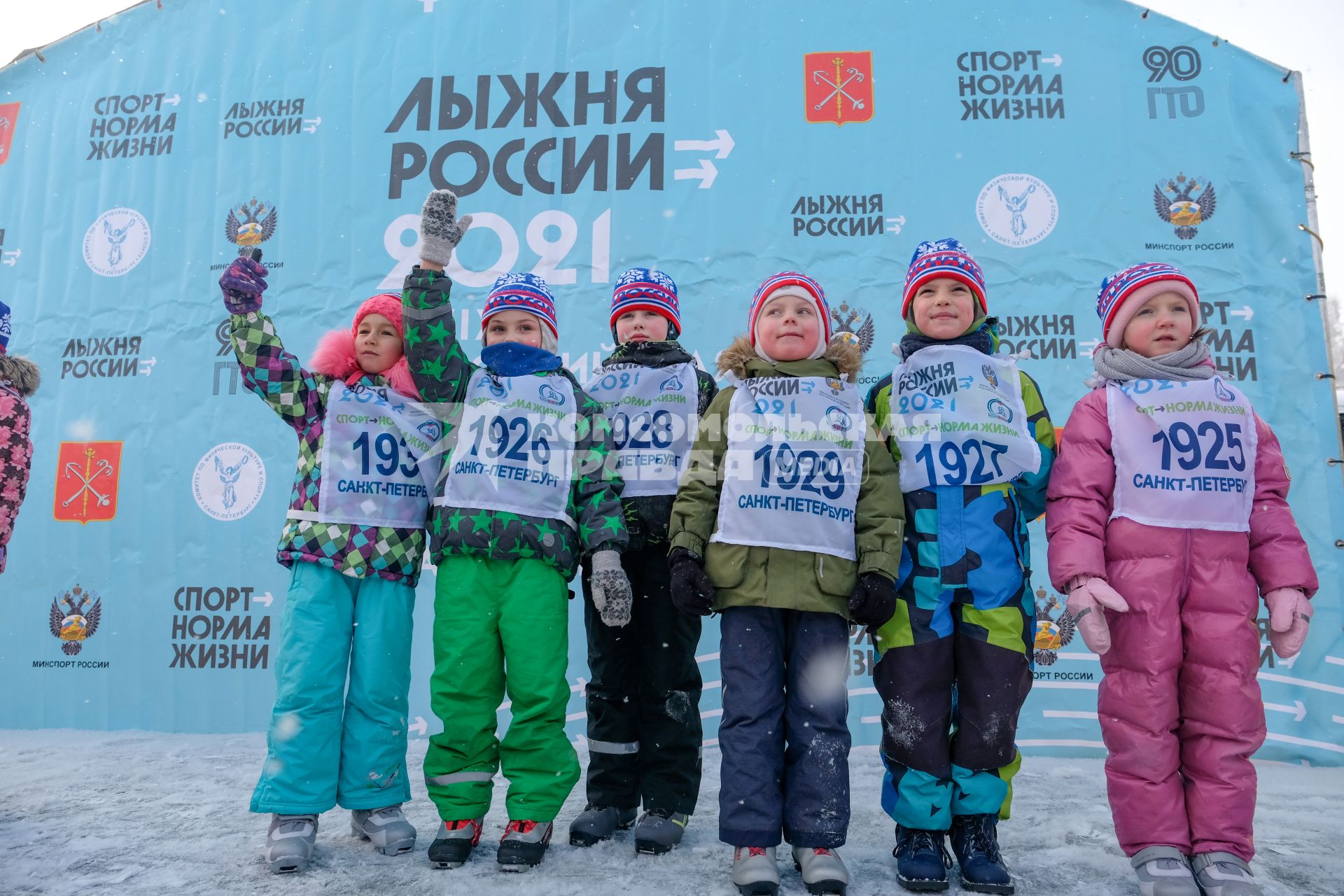 Санкт-Петербург.   Юные победители Всероссийской массовой гонки `Лыжня России - 2021`.