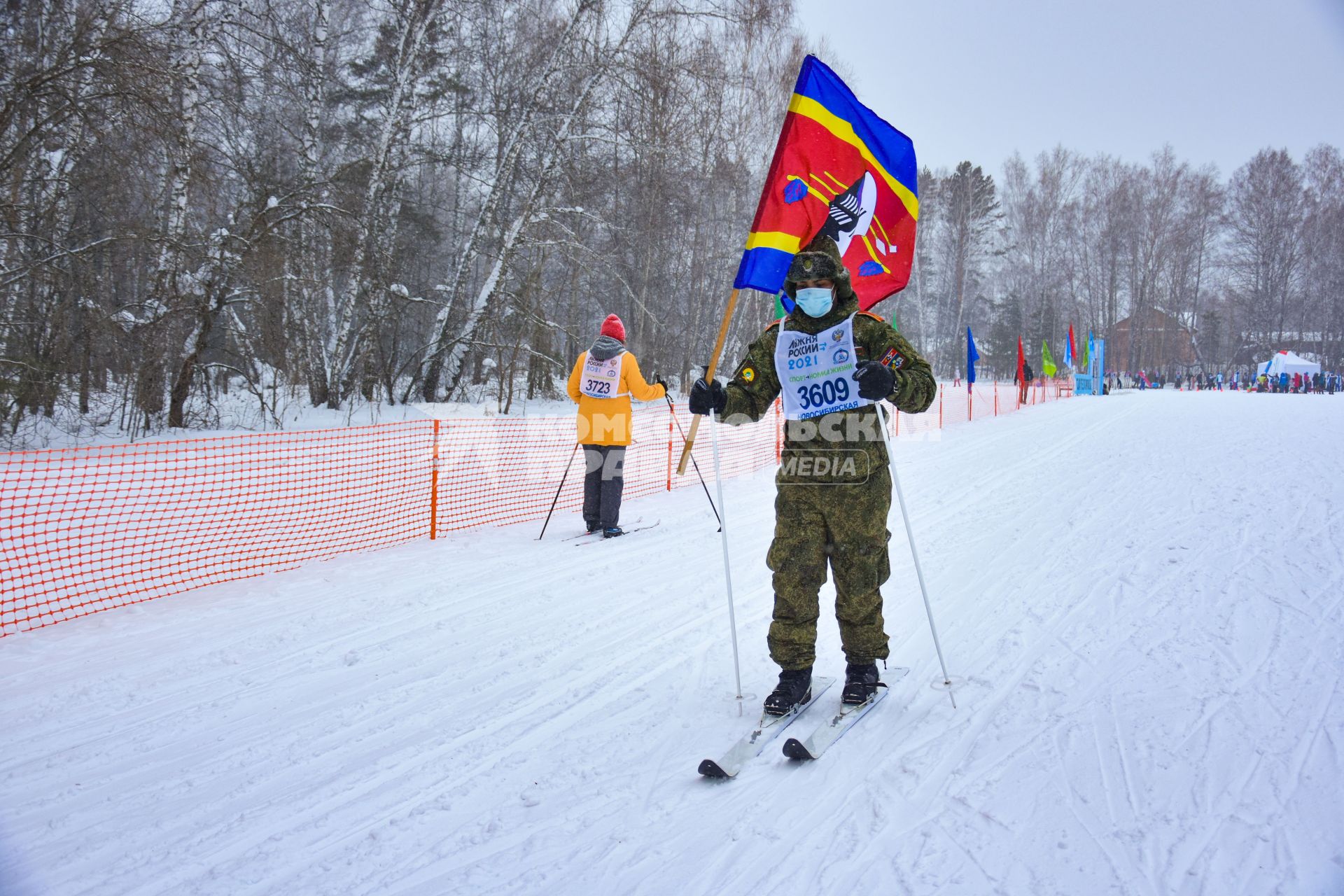 Новосибирск. Участники Всероссийской массовой гонки `Лыжня России - 2021`.