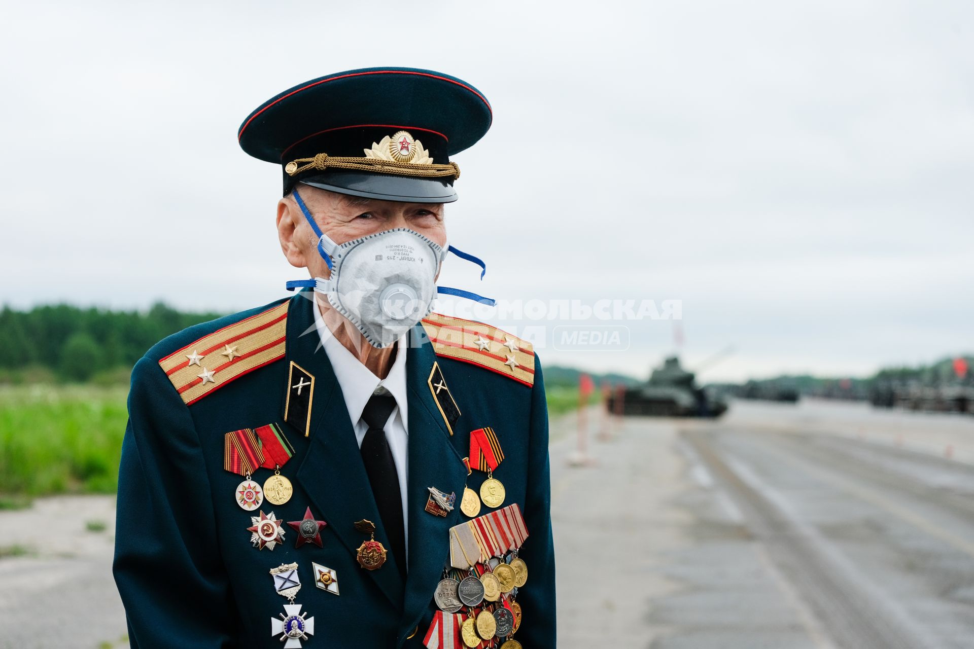 Санкт-Петербург.	 93-летний фронтовик, ветеран войны  Михаил Бибик
во время репетиции парада в честь 75-летия Победы в Великой Отечественной войне на полигоне Горелово.