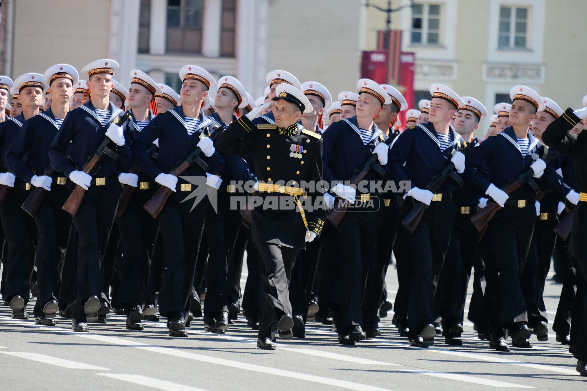 Санкт-Петербург.  Участники парада, посвященного 75-й годовщине Победы в Великой Отечественной войне, на Дворцовой площади.