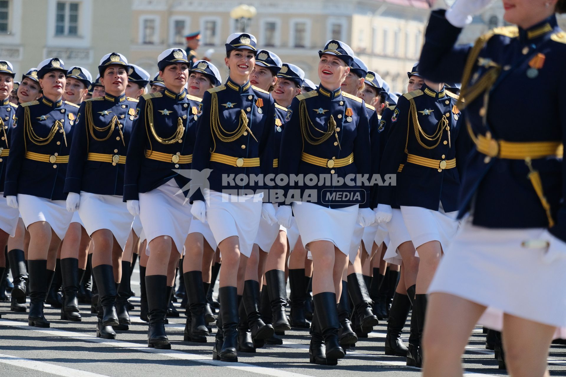 Санкт-Петербург. Военнослужащие  во время парада, посвященного 75-й годовщине Победы в Великой Отечественной войне, на Дворцовой площади.