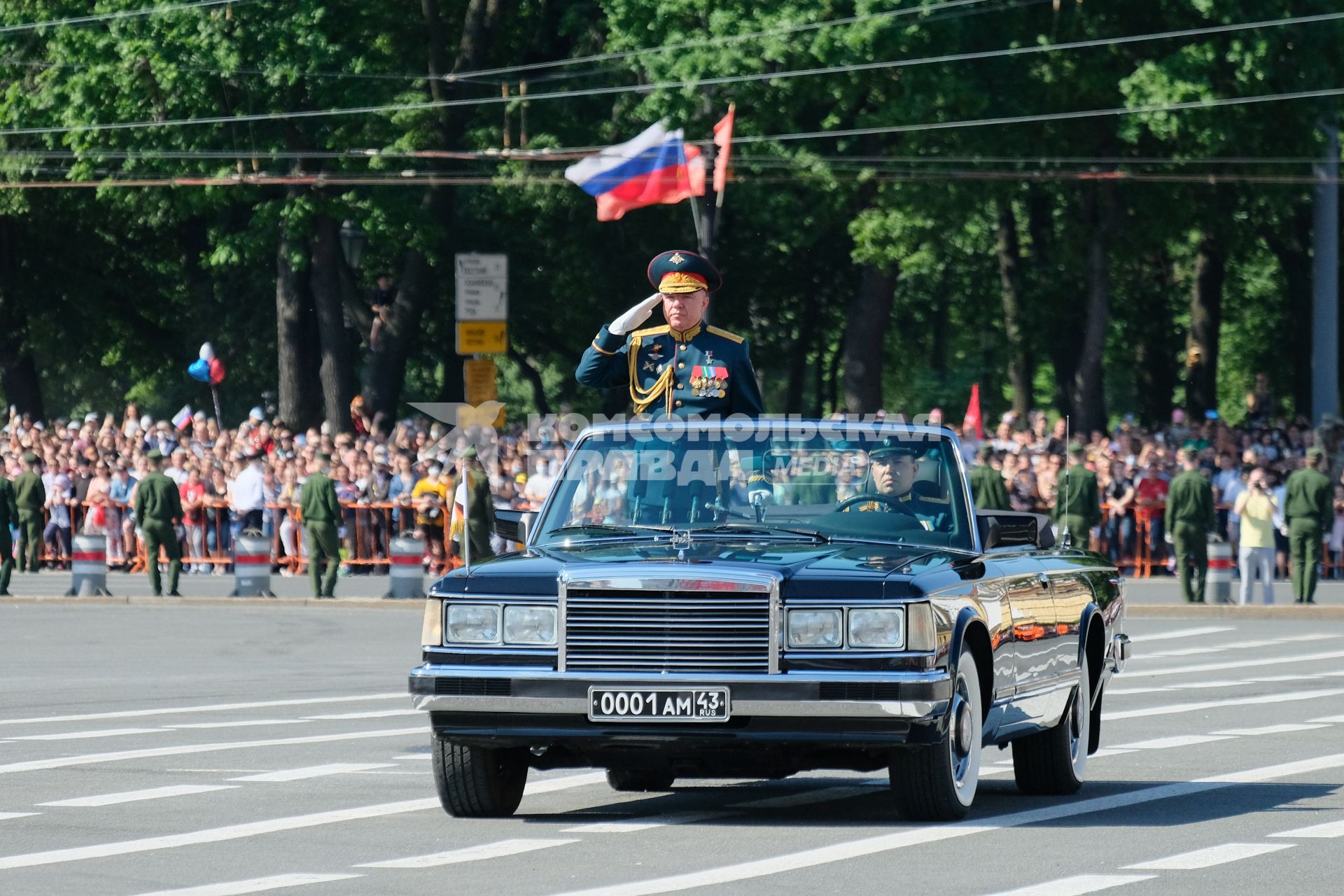 Санкт-Петербург.  Командующий войсками Западного военного округа Генерал-полковник Александр Журавлев во  время парада, посвященного 75-й годовщине Победы в Великой Отечественной войне, на Дворцовой площади.