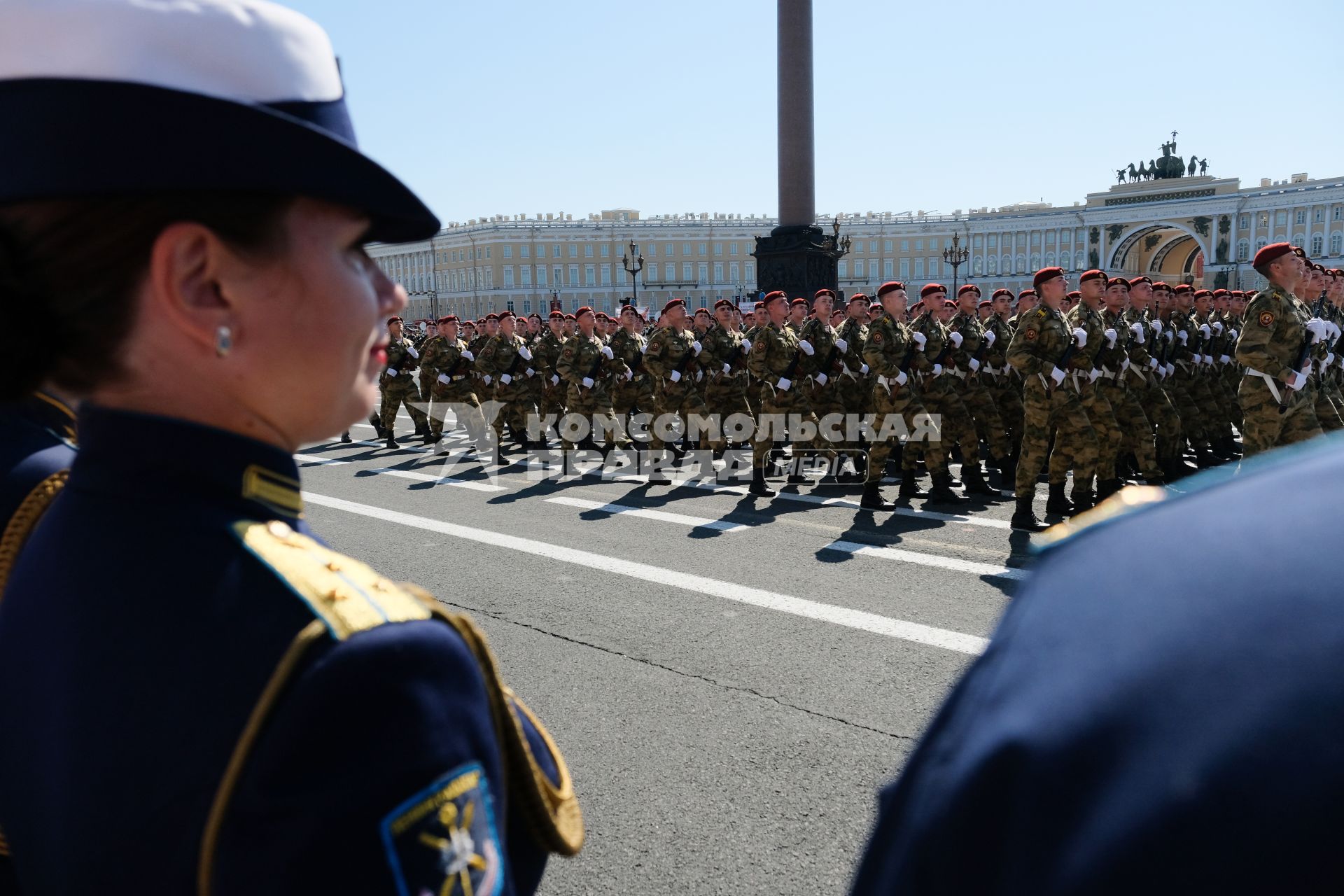 Санкт-Петербург. Военнослужащие  во время парада, посвященного 75-й годовщине Победы в Великой Отечественной войне, на Дворцовой площади.