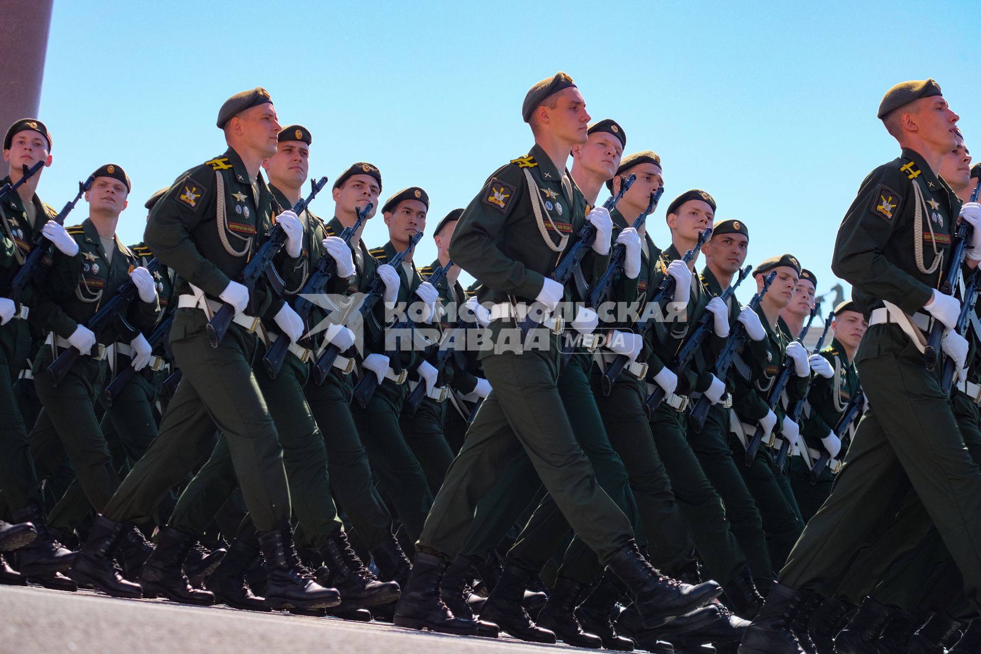 Санкт-Петербург. Военнослужащие  во время парада, посвященного 75-й годовщине Победы в Великой Отечественной войне, на Дворцовой площади.