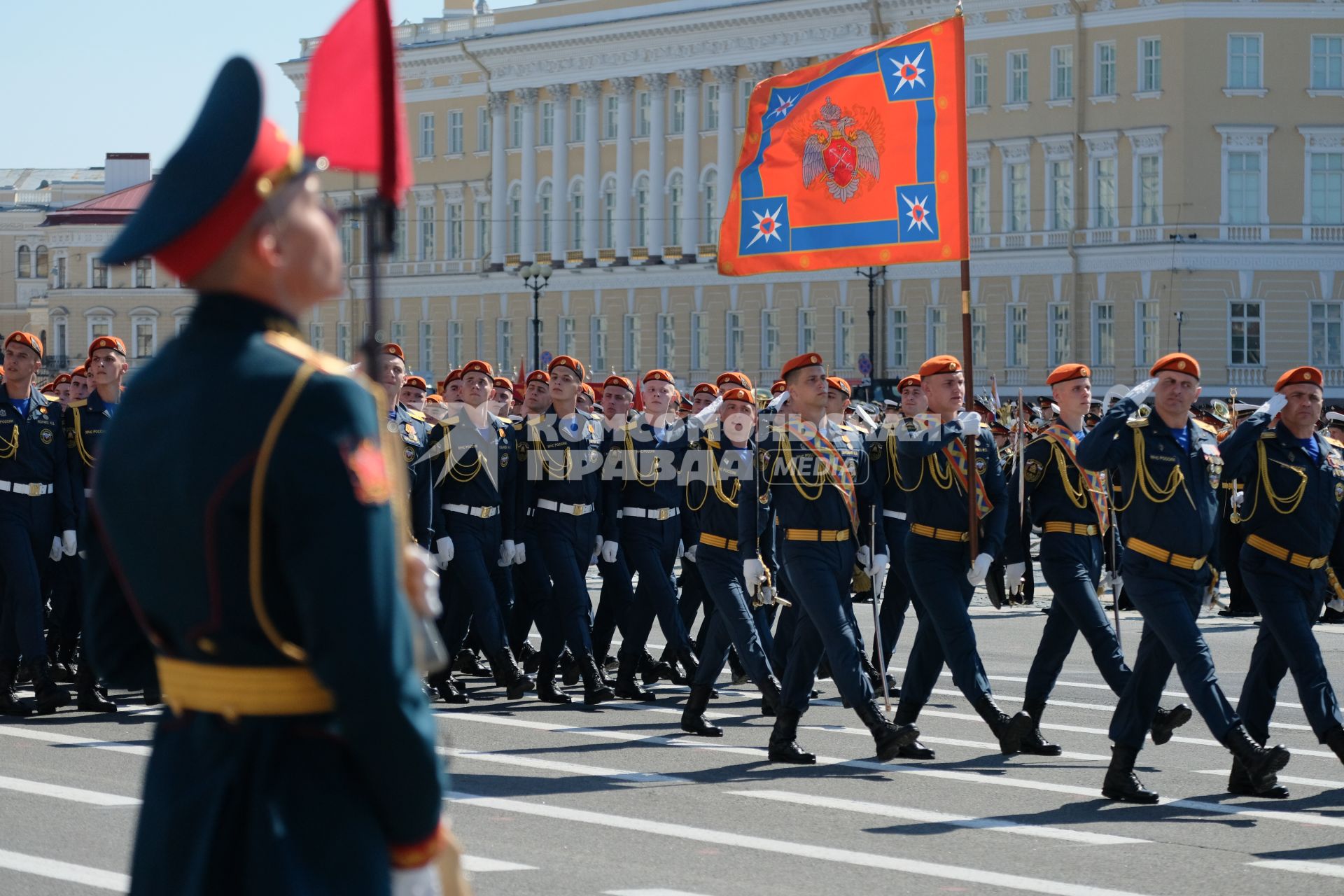 Санкт-Петербург. Военнослужащие  во время парада, посвященного 75-й годовщине Победы в Великой Отечественной войне, на Дворцовой площади.