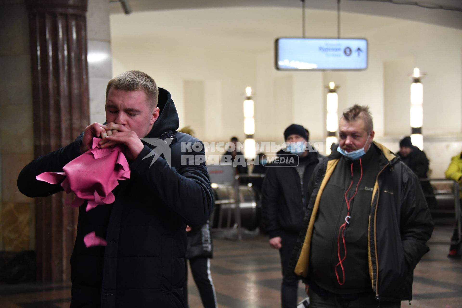 Москва.  Во время проведения праздничной  спортивной программы в честь Дня защитника Отечества на станции метро `Курская`.