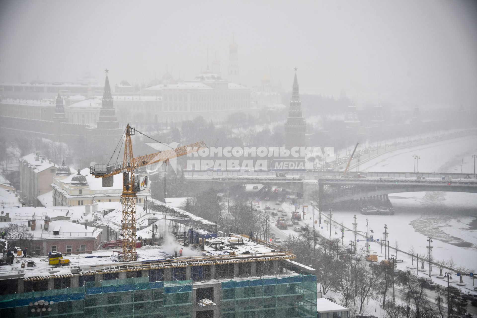 Москва. Панорама города с Храма Христа Спасителя.