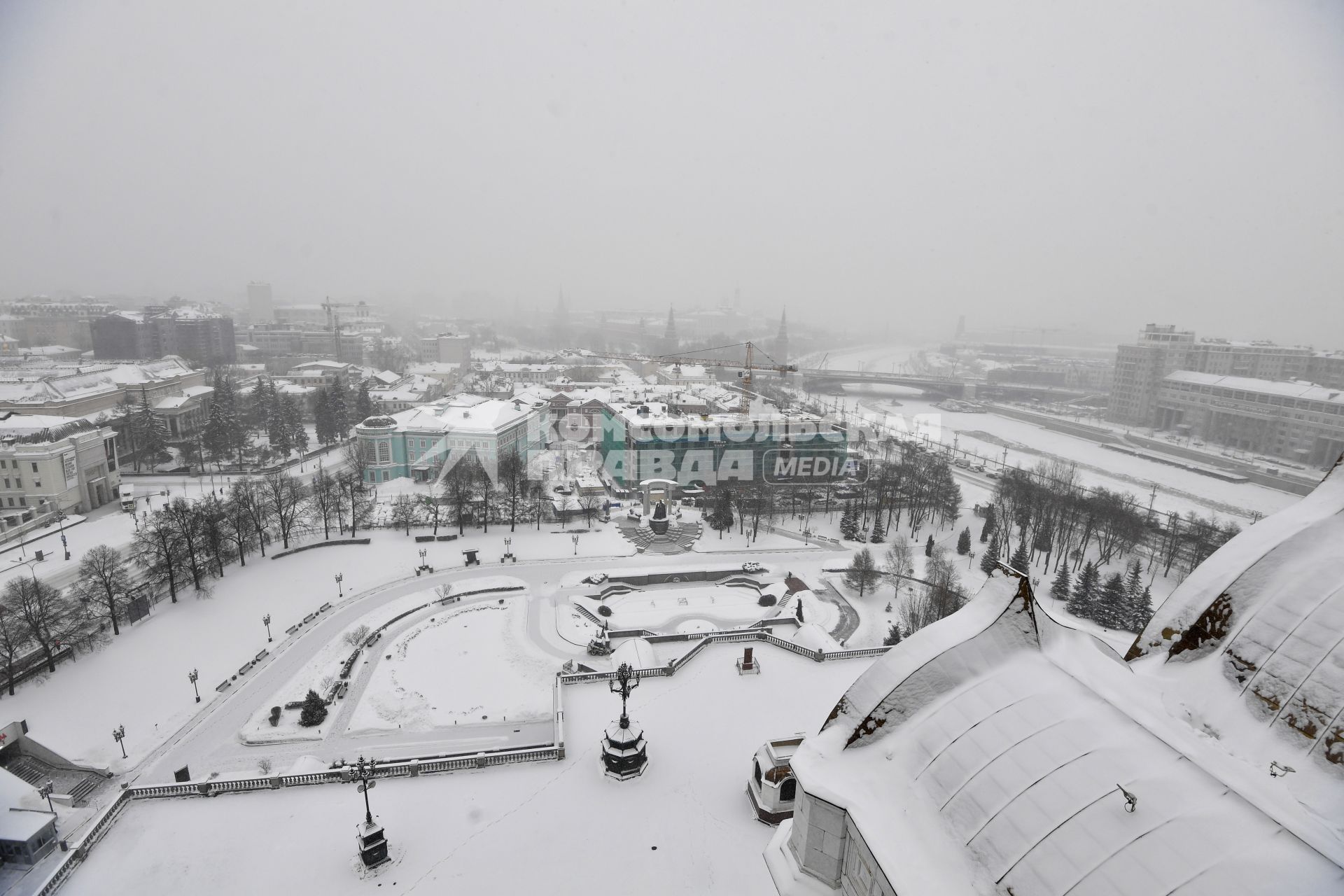 Москва. Панорама города с Храма Христа Спасителя.