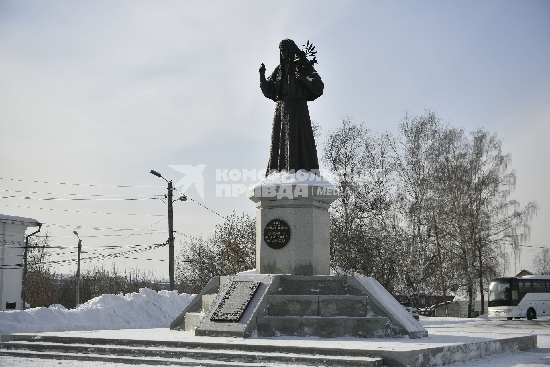 Алапаевск. Презентация нового туристического маршрута \'Императорский поезд\' по памятным местам Алапаевска, где были убиты члены семьи императора Николая II. Памятник великой княгине Елисавете Федоровне