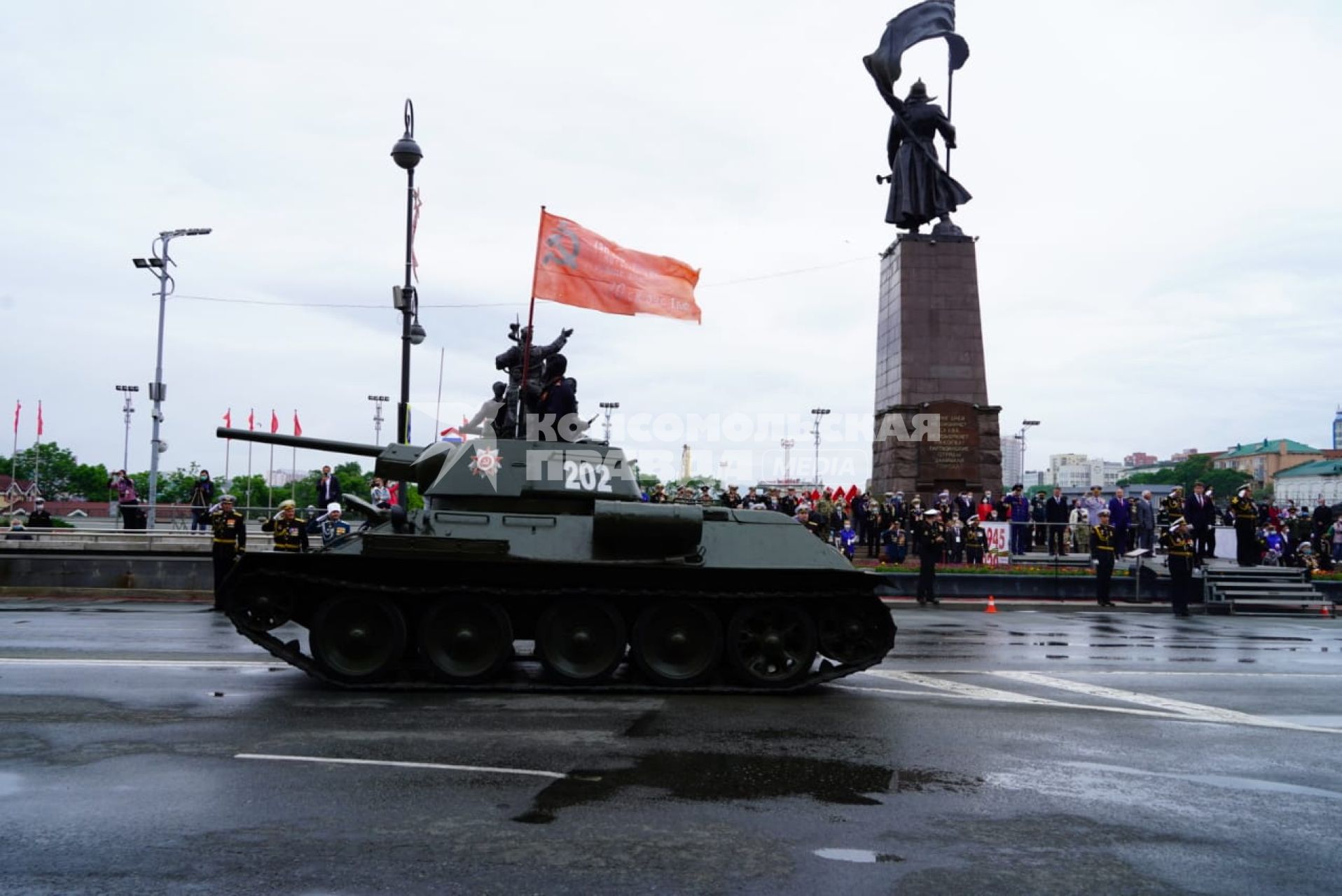 Владивосток.  Военная техника на военном параде  в ознаменование 75-летия Победы в Великой Отечественной войне 1941-1945 годов.