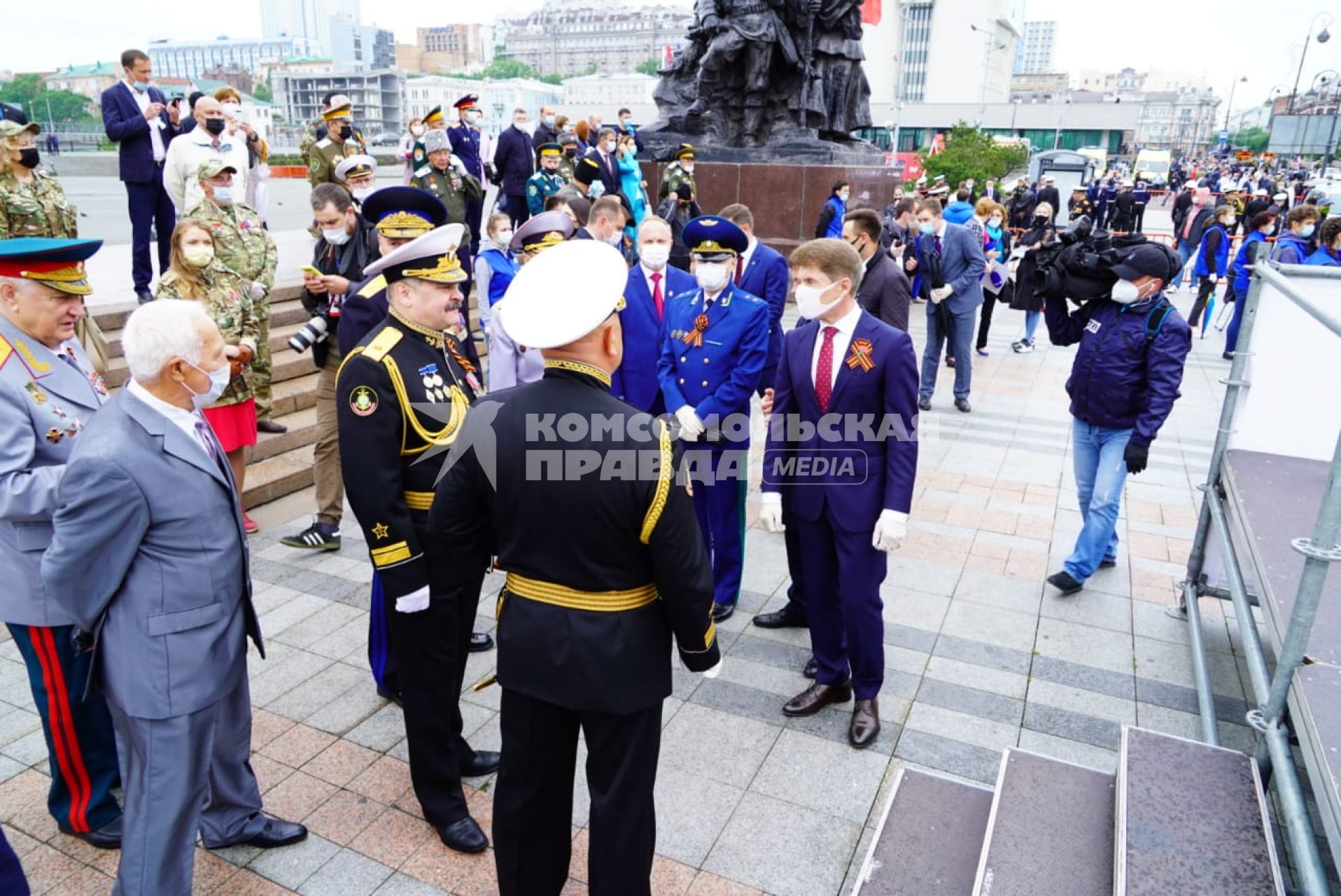 Владивосток.  Губернатор Приморского края Олег Кожемяко  на военном параде в ознаменование 75-летия Победы в Великой Отечественной войне 1941-1945 годов