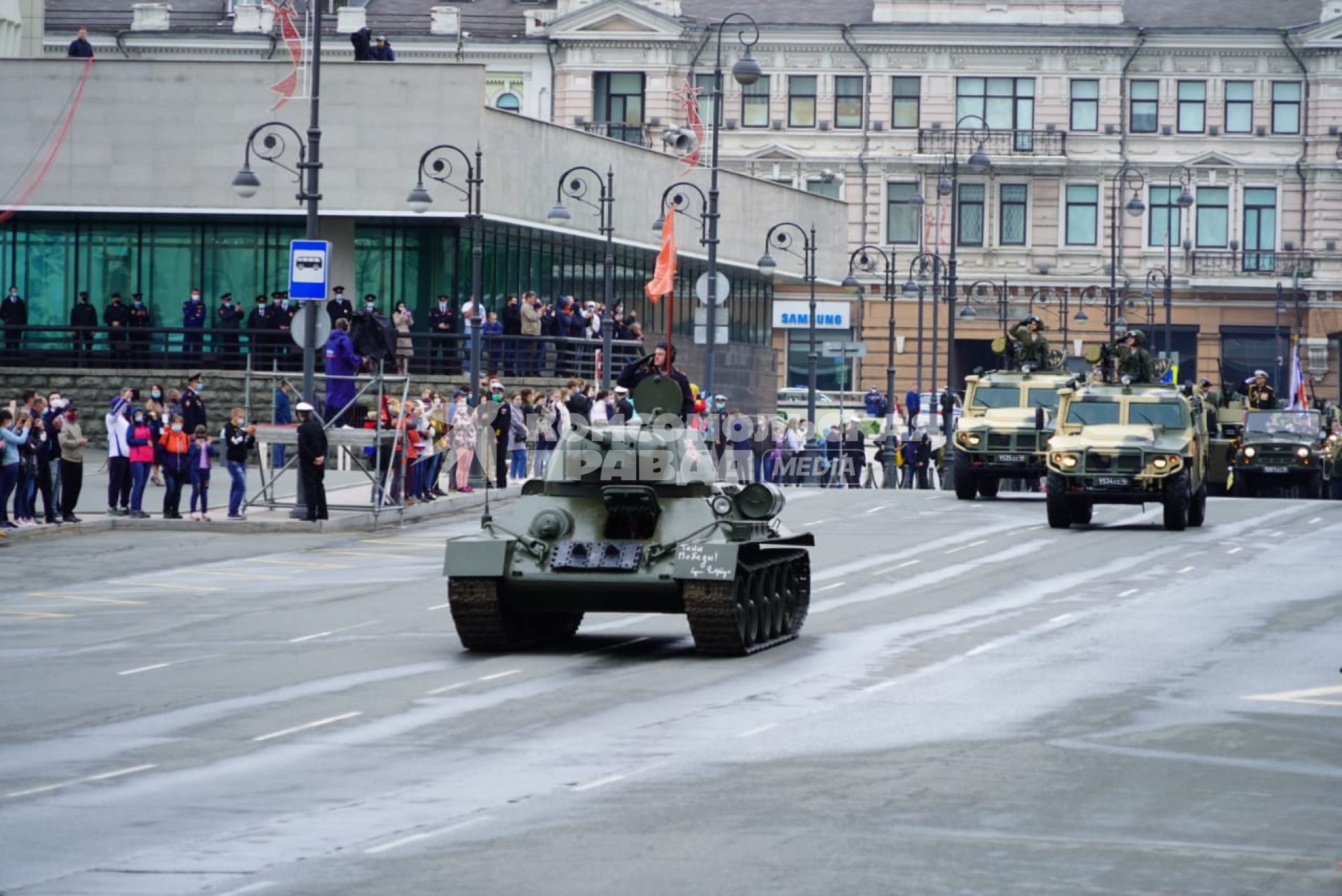 Владивосток.  Военная техника на военном параде  в ознаменование 75-летия Победы в Великой Отечественной войне 1941-1945 годов.