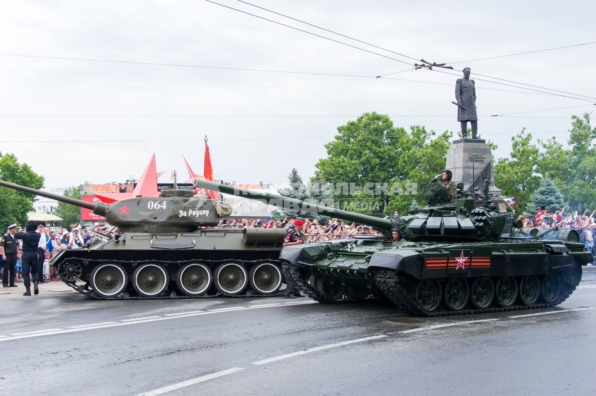 Крым, Севастополь.  Военная техника на параде  в ознаменование 75-летия Победы в Великой Отечественной войне 1941-1945 годов.