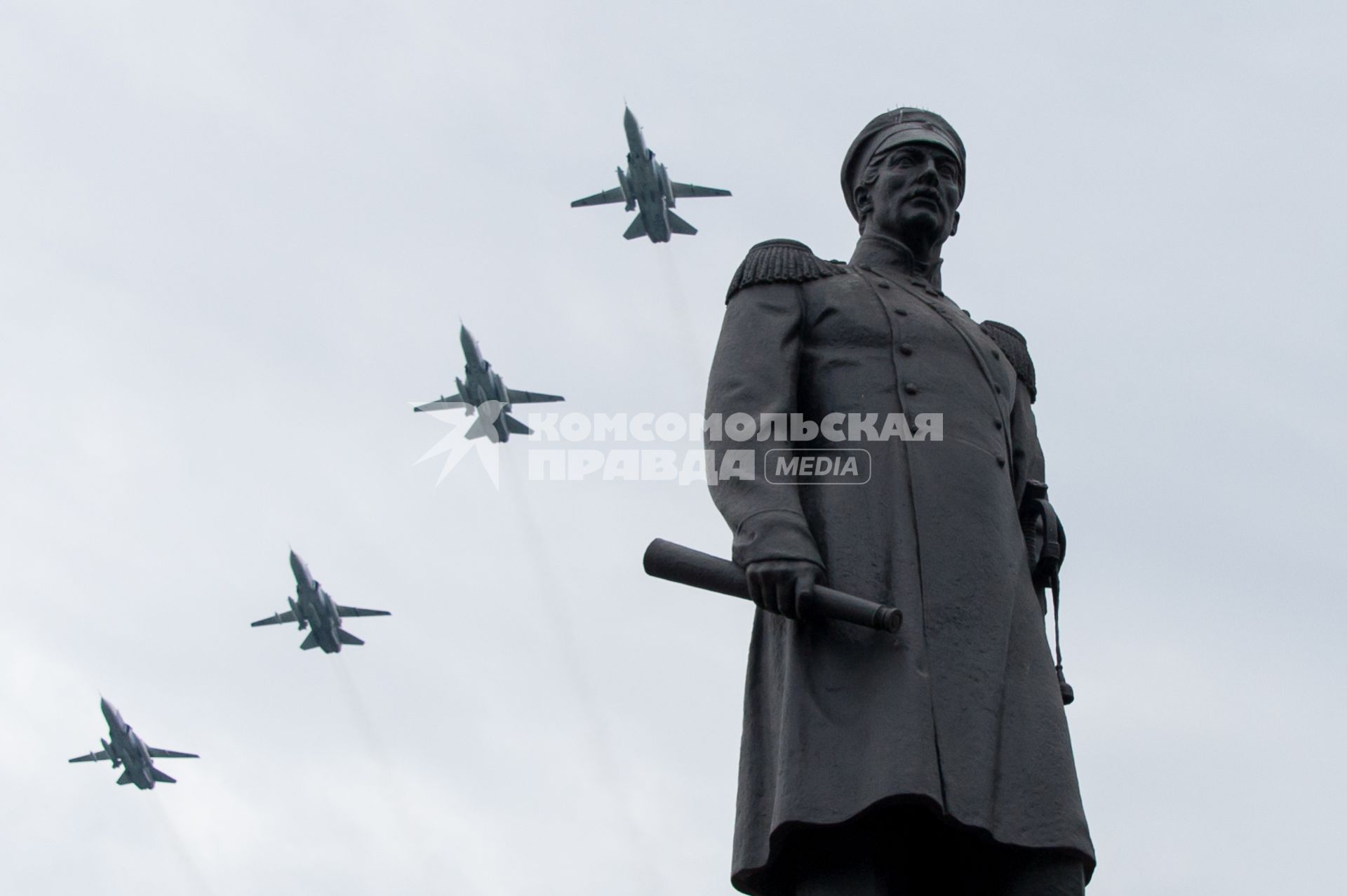 Крым, Севастополь.  Воздушная часть парада в ознаменование 75-летия Победы в Великой Отечественной войне 1941-1945 годов.