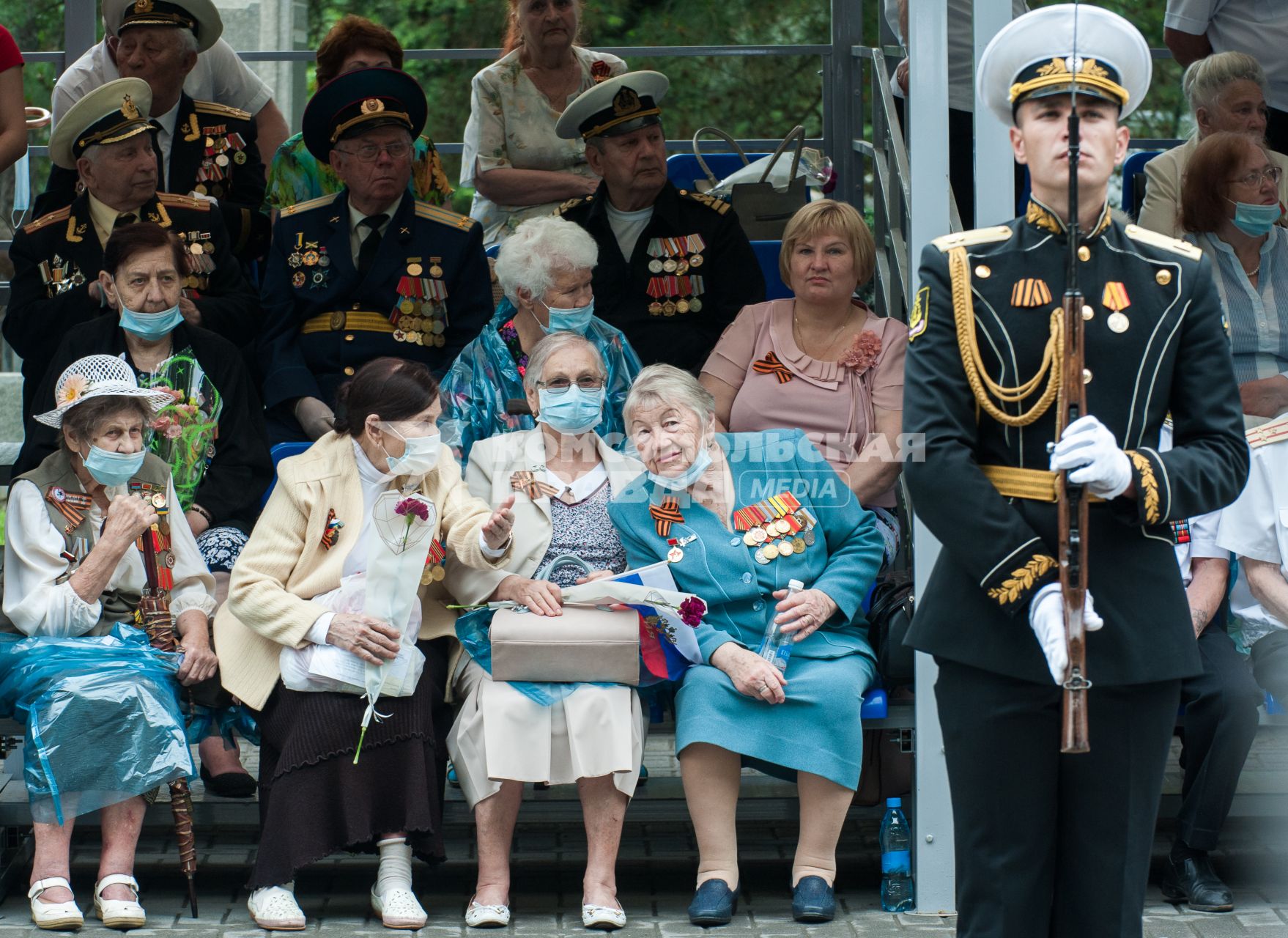 Крым, Севастополь.  Ветераны ВОВ  на военном параде в ознаменование 75-летия Победы в Великой Отечественной войне 1941-1945 годов.