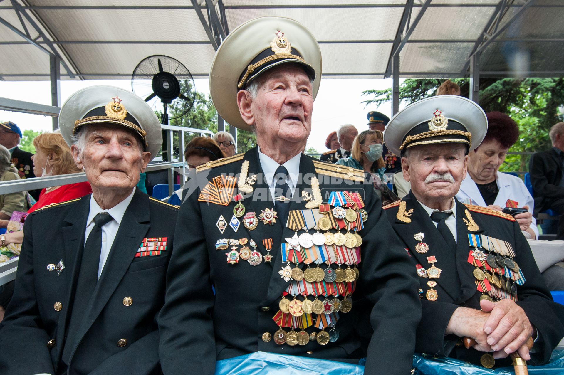 Крым, Севастополь.  Ветераны ВОВ  на военном параде в ознаменование 75-летия Победы в Великой Отечественной войне 1941-1945 годов.