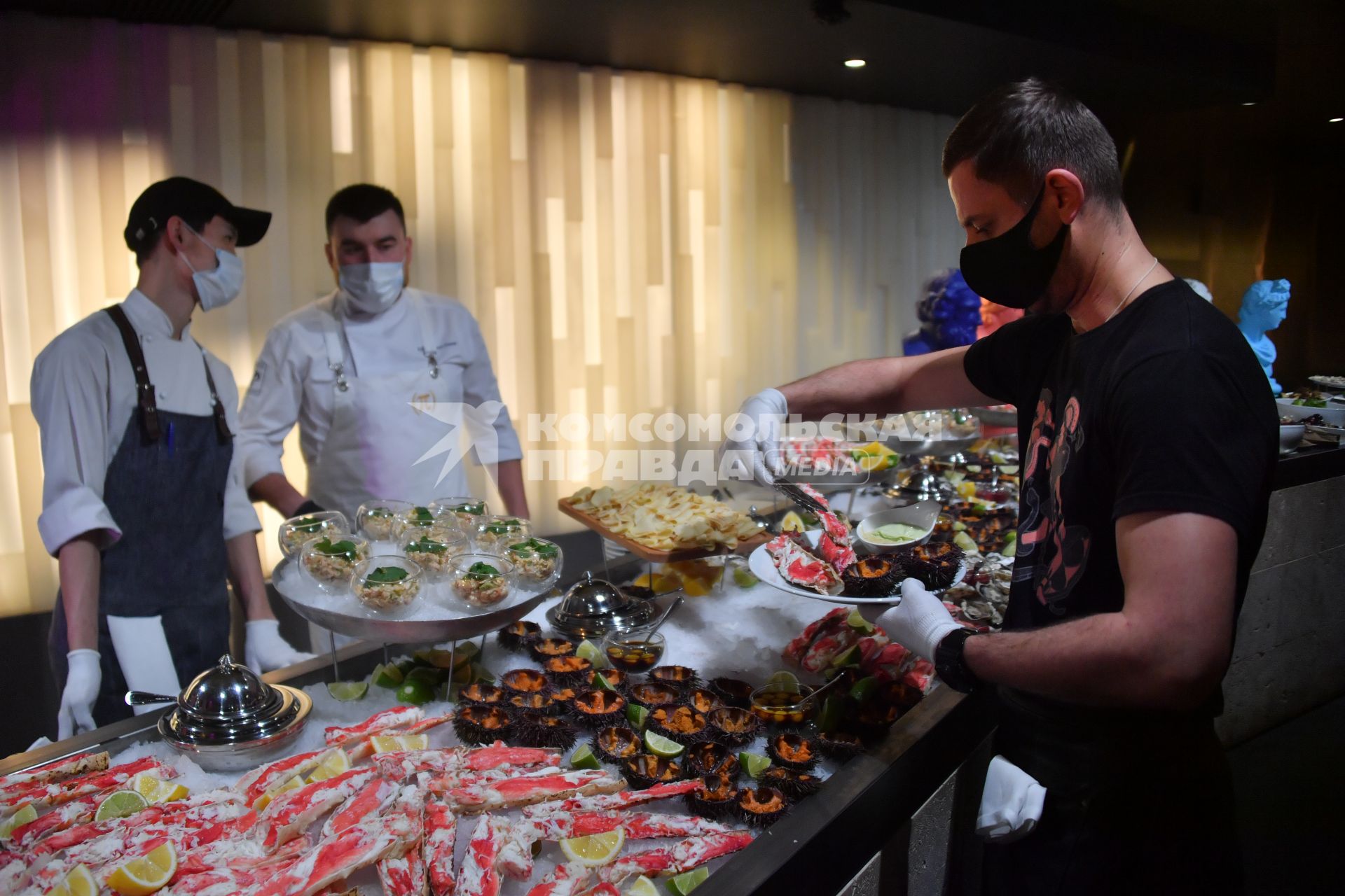 Москва.  На праздновании дня рождения Любови Успенской в ресторане `Пифагор`.