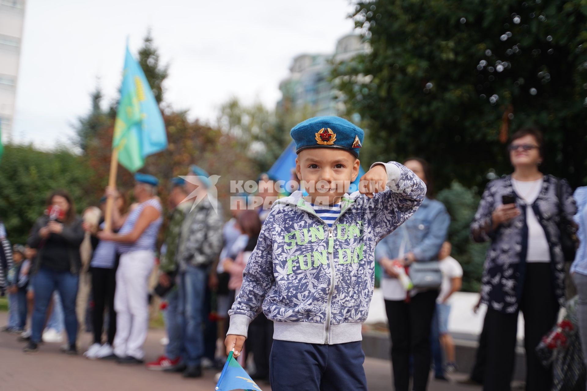 Самара. Мальчик в форме десантных войск во время празднования Дня Воздушно-десантных войск России.