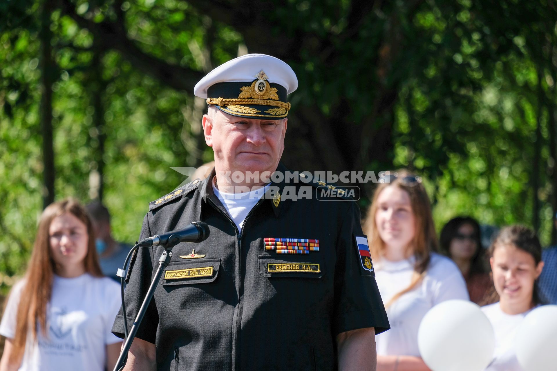 Санкт-Петербург, Кронштадт.  Главнокомандующий Военно-морским флотом РФ Николай Евменов во врепя праздничного открытия Музейно-исторического  парка  ` Остров фортов`.