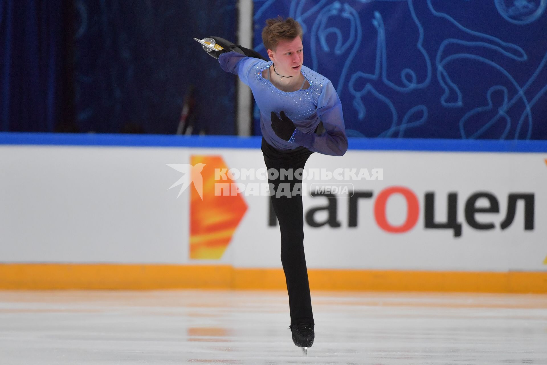 Москва. Спортсмен Алексей Ерохов во время выступления в произвольной программе мужского одиночного катания на финале `Кубка России - Ростелеком` по фигурному катанию во дворце спорта `Мегаспорт`.