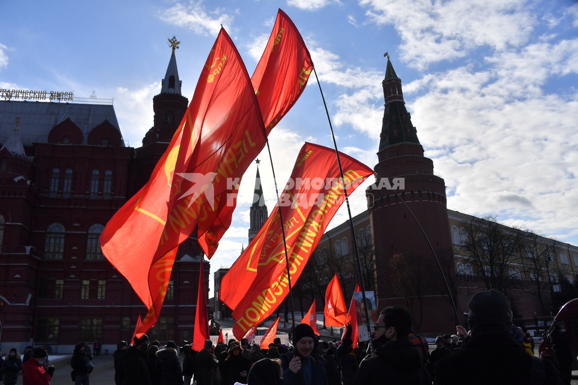 Москва. Перед началом церемонии возложения венков и цветов к месту захоронения Иосифа Виссарионовича Сталина у Кремлевской стены.