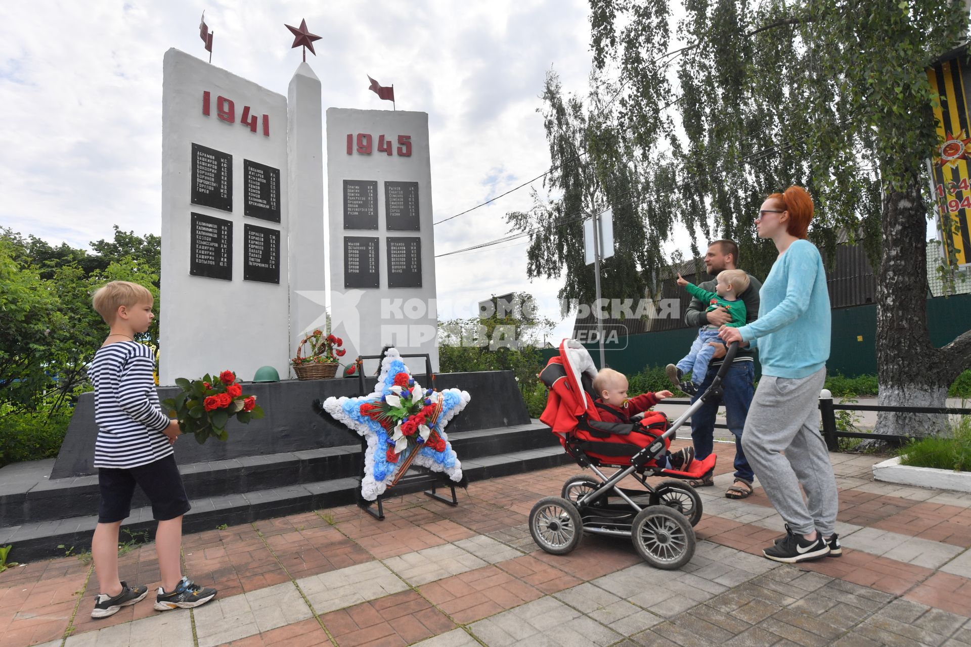 Московская область. д.Вялки. Памятник погибшим героям в Великой Отечественной войне.