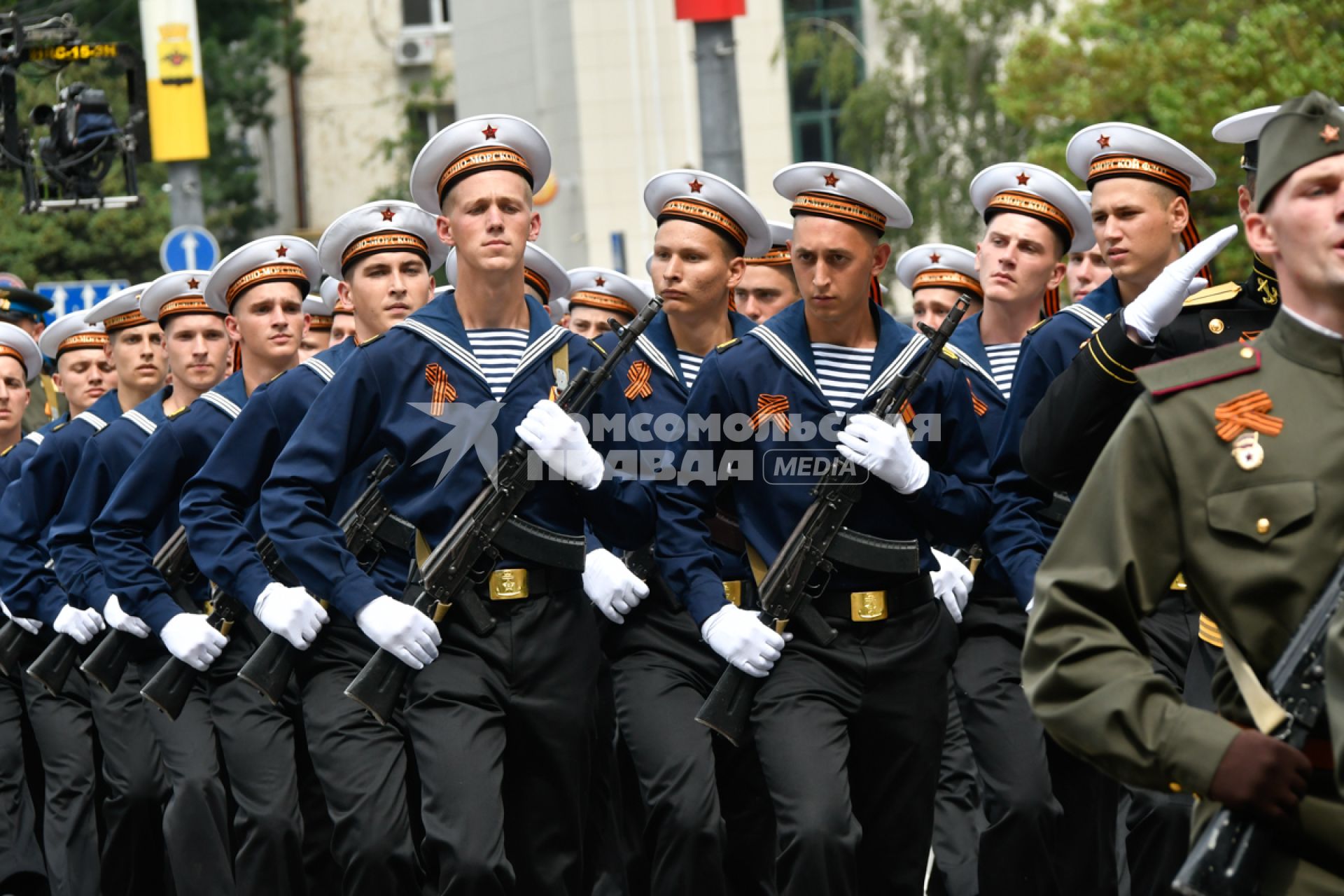 Новороссийск. Военный парад в ознаменование 75-летия Победы в Великой Отечественной войне 1941-1945 годов.